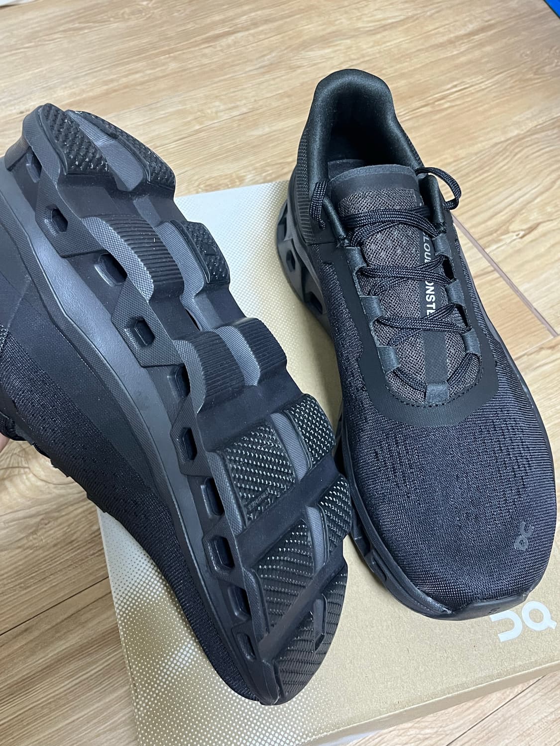 온러닝 클라우드몬스터 블랙 285 상품이미지4