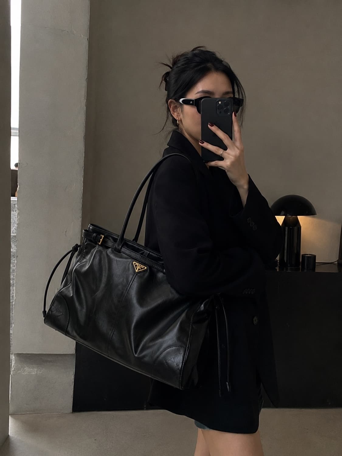 Prada Bonnie Extra Large Leather Handbag 상품이미지1