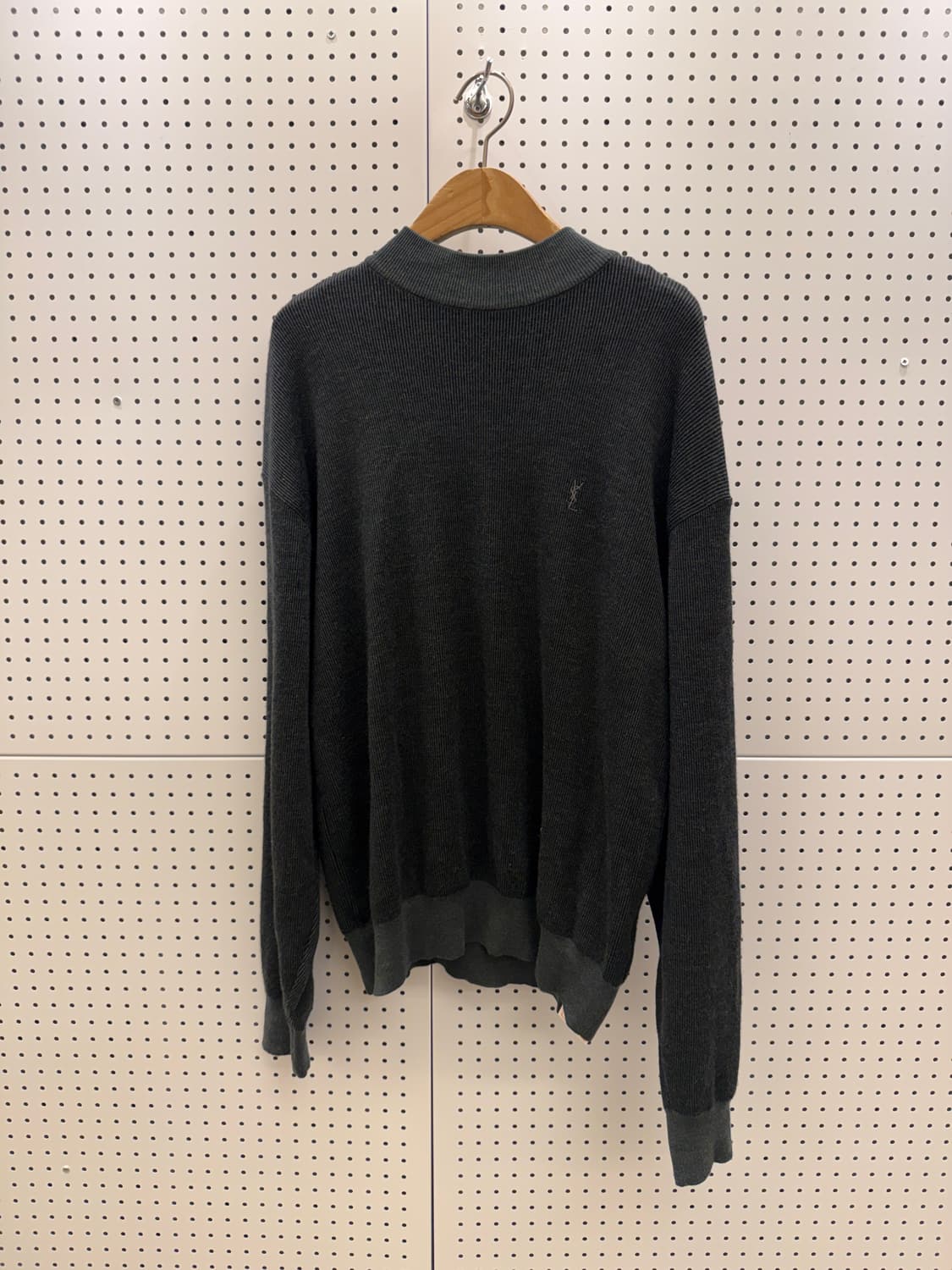 생로랑 다크그레이 미니 로고 니트 U1294 상품이미지2