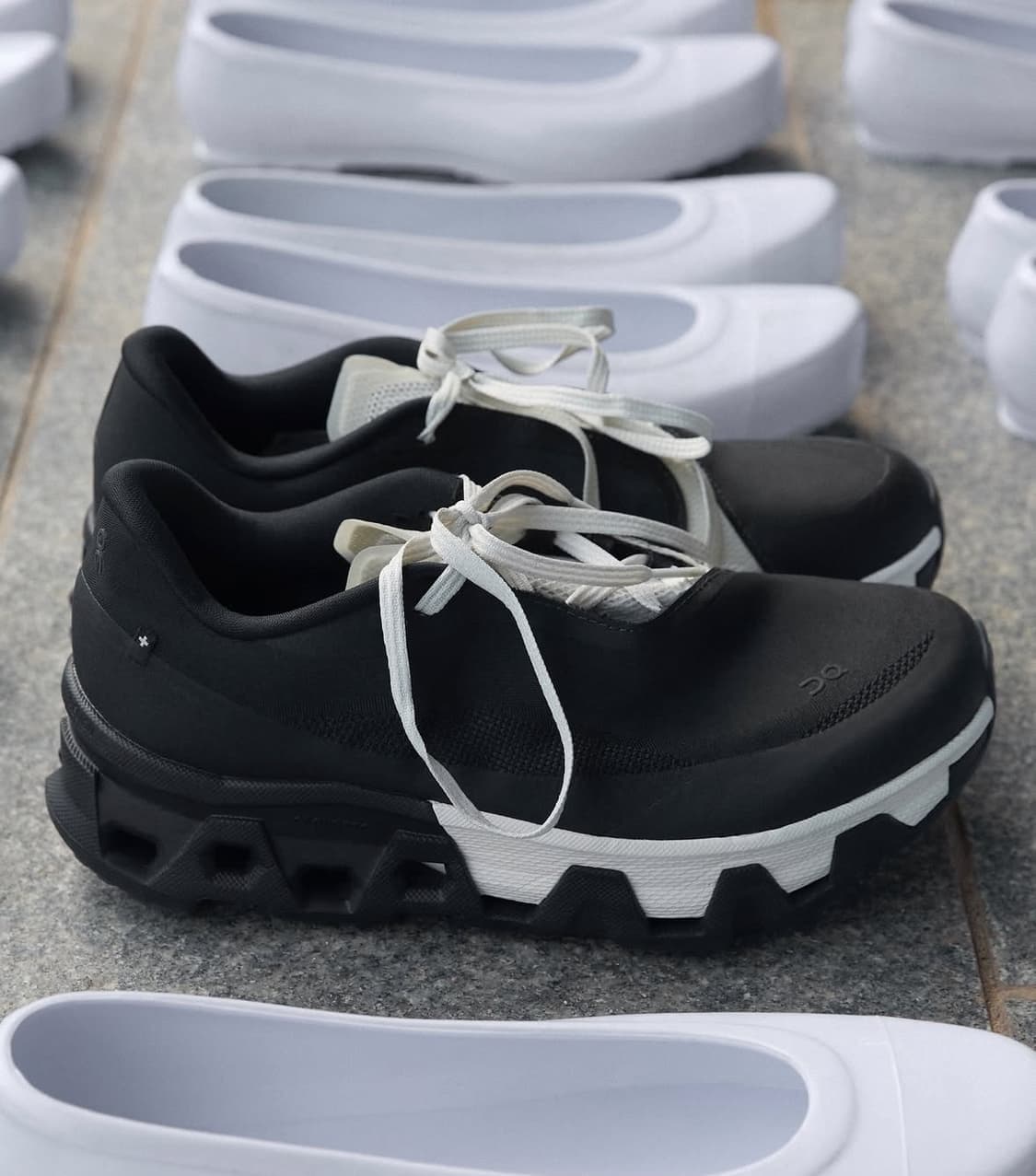 온러닝xpaf 클라우드몬스터 하이퍼 블랙 270 상품이미지1