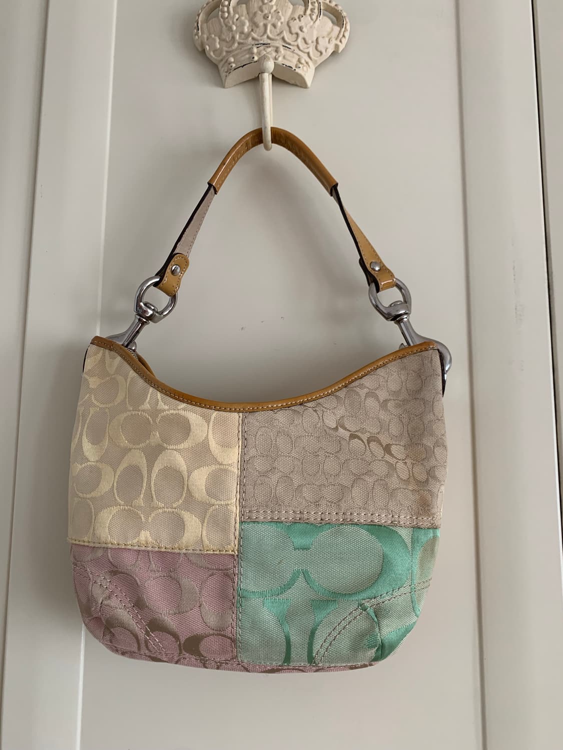 코치 호보 패치 백. 스몰사이즈 상품이미지2