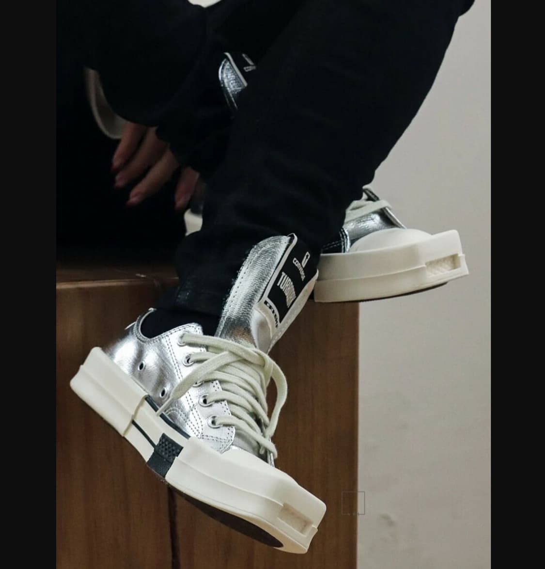285 새제품) 컨버스 X 다크쉐도우 터보다크 척 70 실버 릭오웬스 상품이미지2
