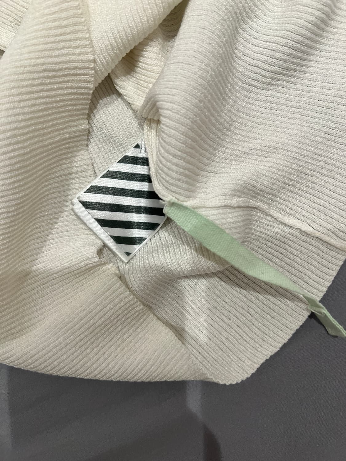 오프화이트 OFF로고 화이트 반팔 니트 버질아블로 44 상품이미지4