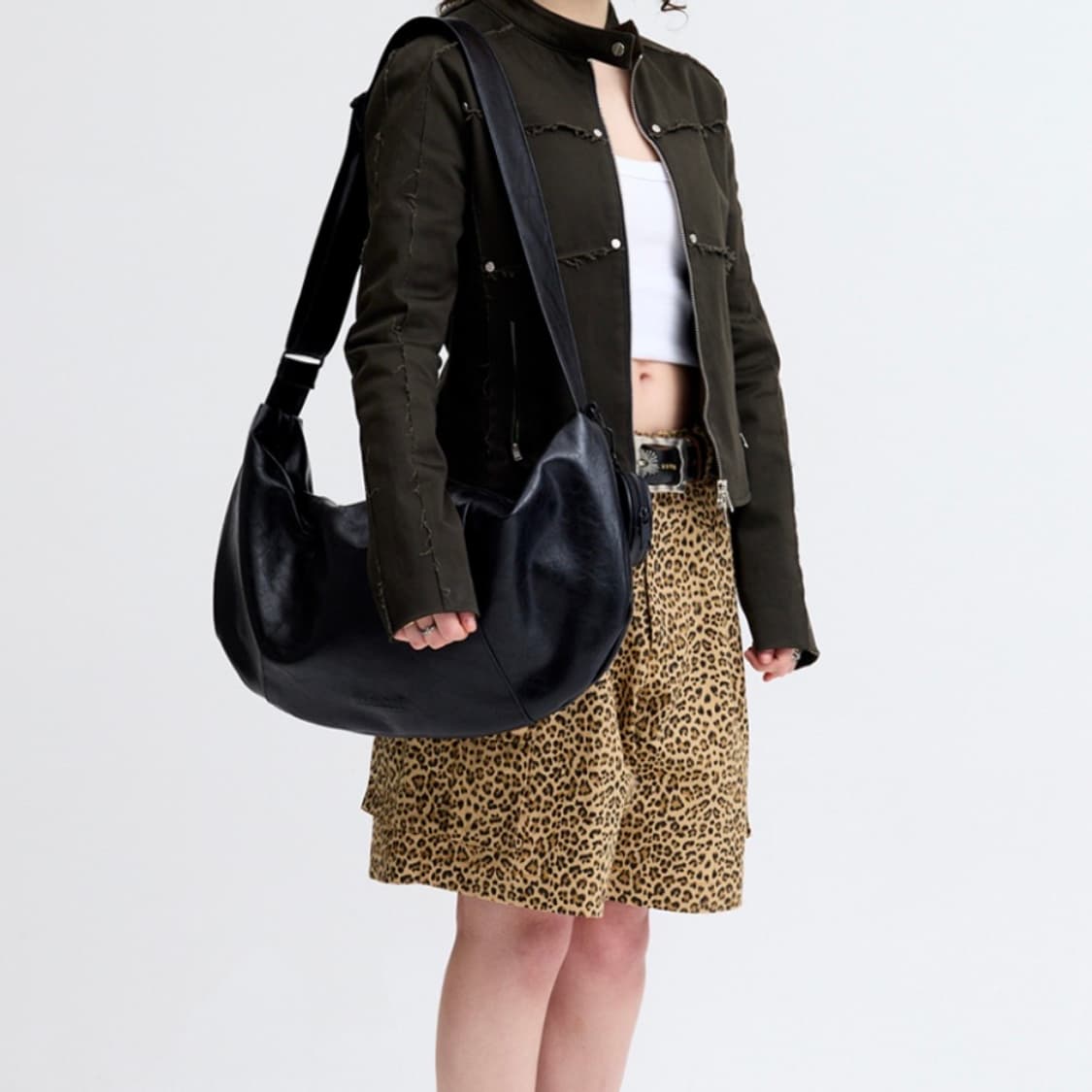 마크니 레더 크로스백 상품이미지1