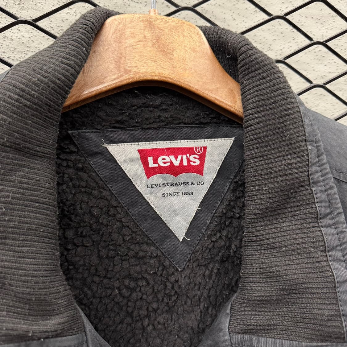 리바이스 필드자켓 4포켓 스냅버튼 양털기모 디테일 카본블랙 상품이미지6