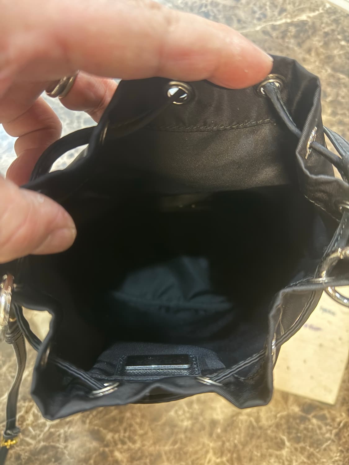 정품 프라다 나일론 버킷 파우치백 팝니다 상품이미지7