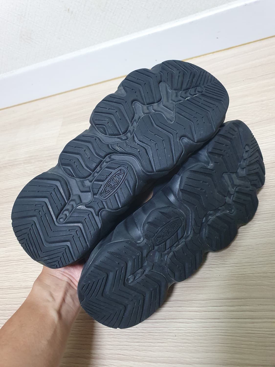 킨 하이파우저 크러쉬백 스니커즈 270 상품이미지7