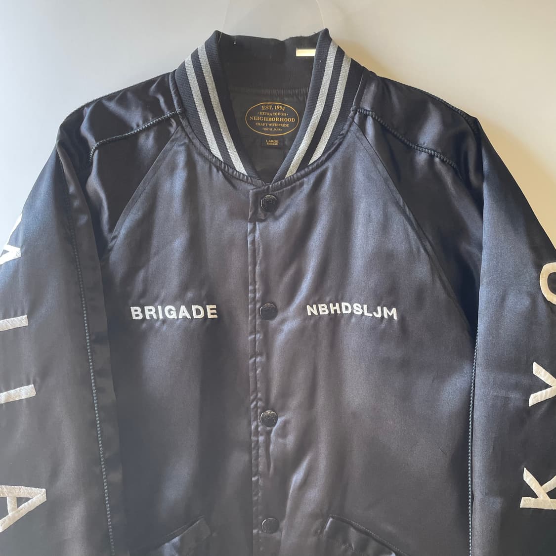 네이버후드 x 슬램잼 새틴 베이스볼 자켓 상품이미지3