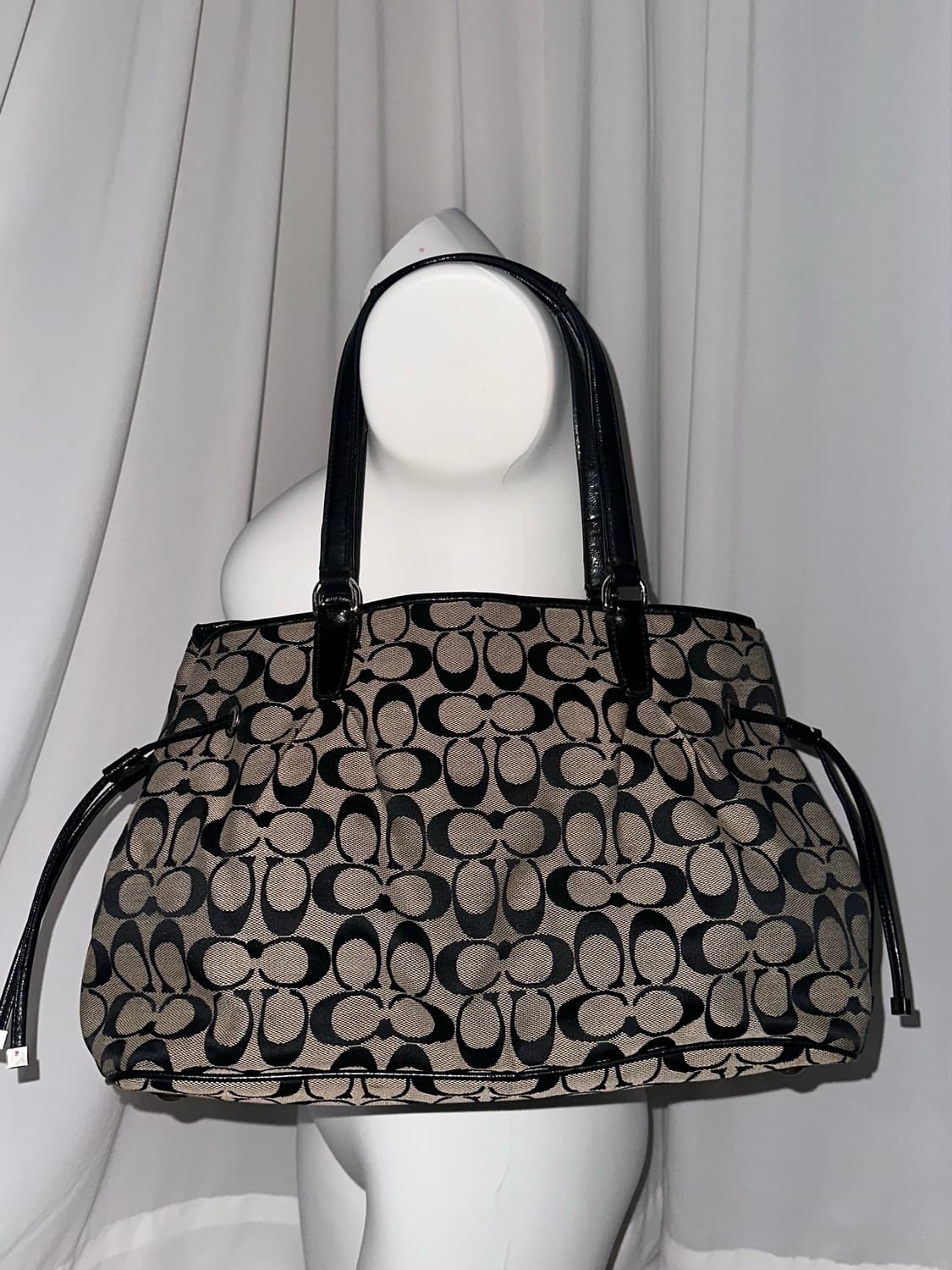 코치 그레이 숄더백 상품이미지1