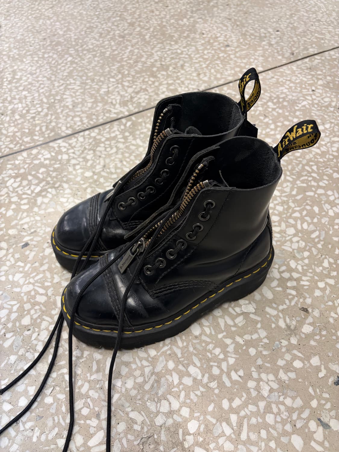 Dr. Martens Jadon Zip Boots – Black 상품이미지1