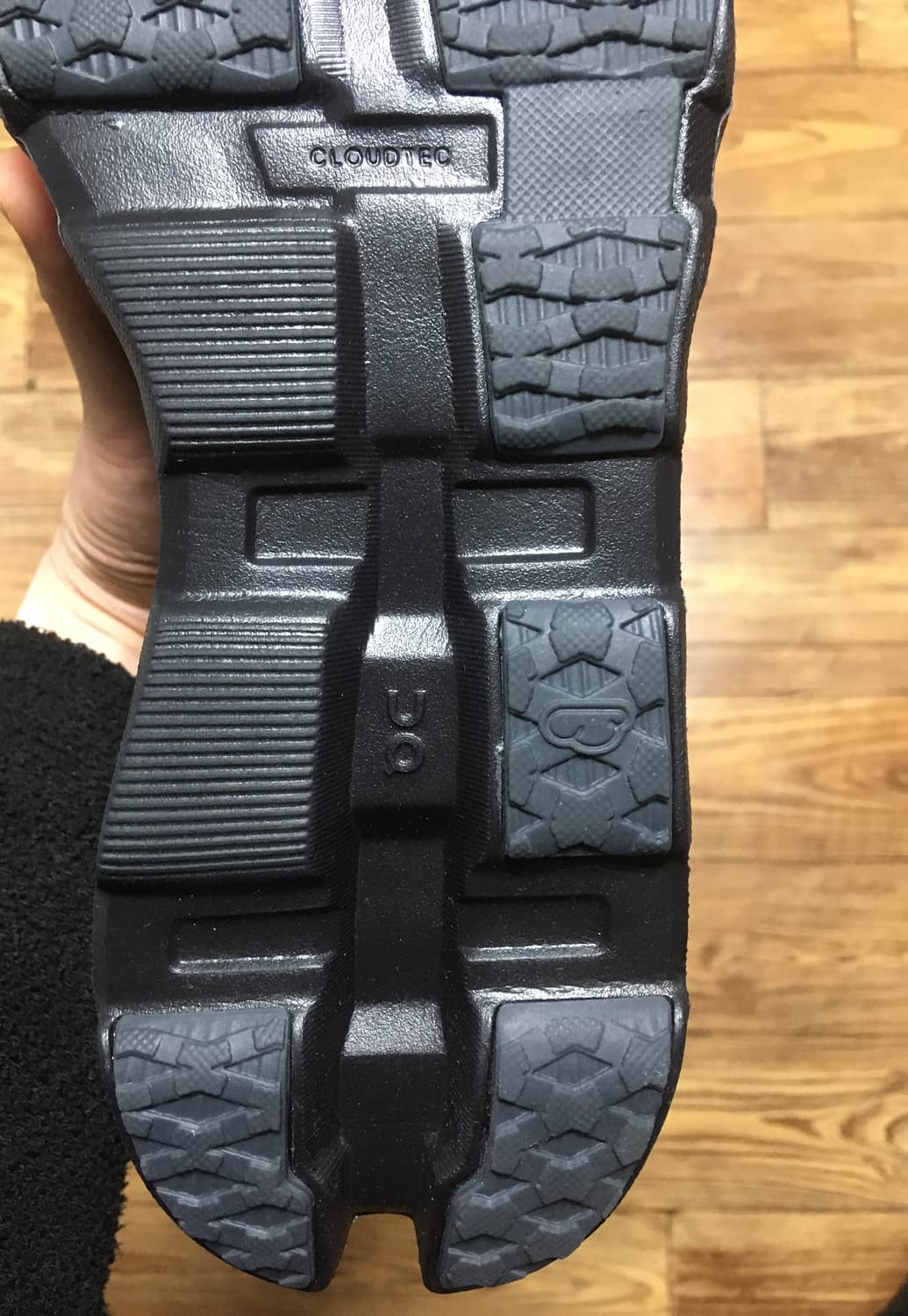 (280)온러닝 파프 클라우드몬스터 하이퍼 블랙 판매합니다 상품이미지9