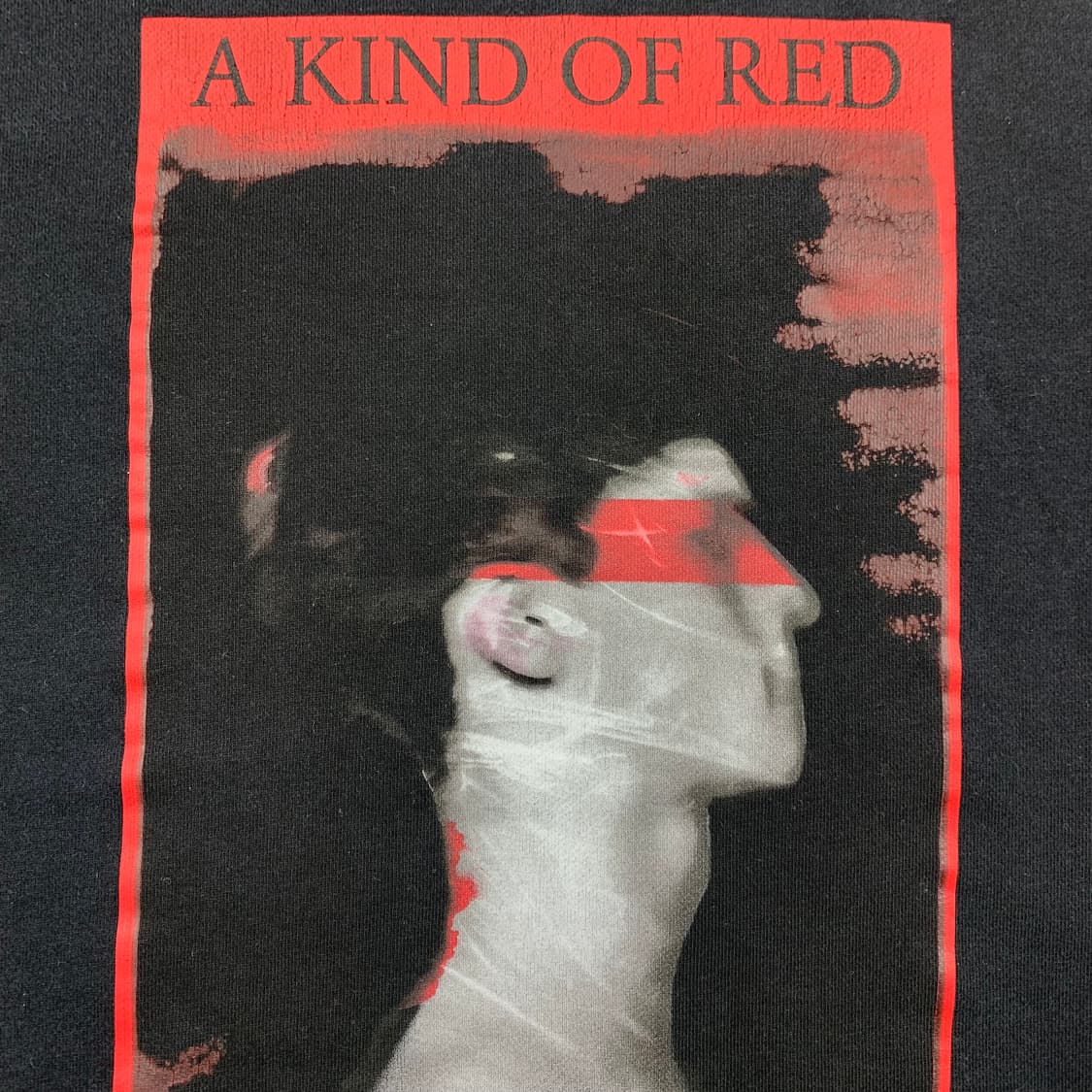 닐바렛 어 카인드 오브 레드 맨투맨 블랙 상품이미지3