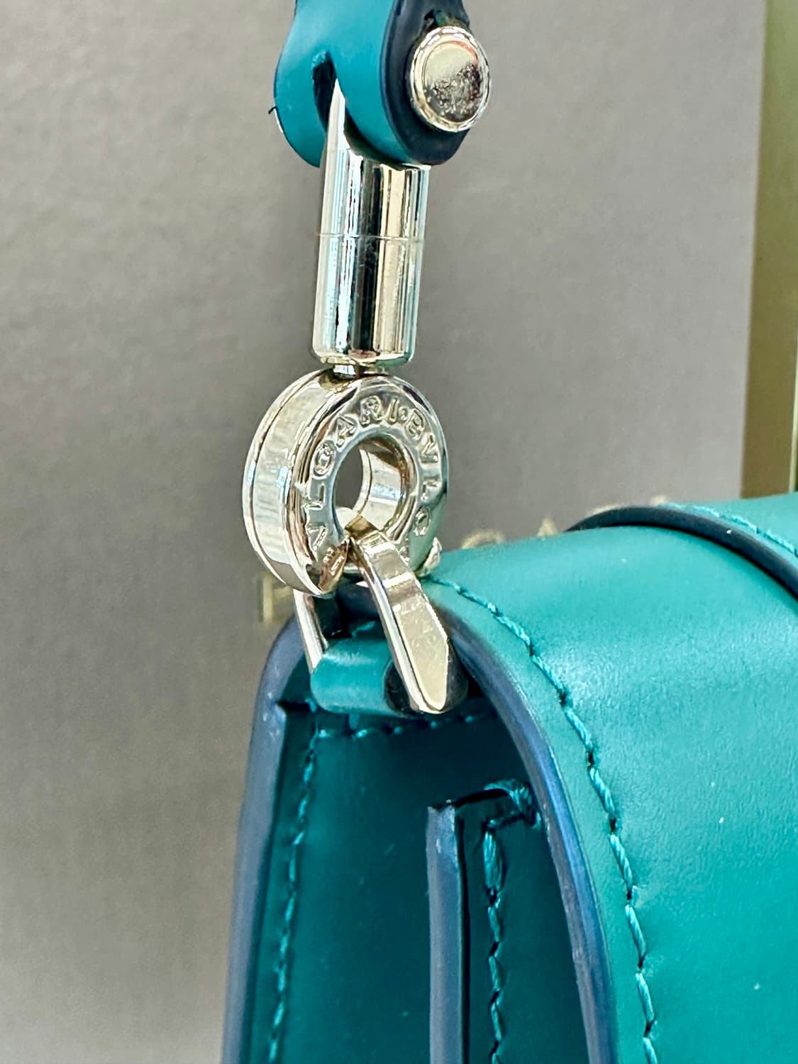 [새상품급] 불가리 세르펜티 포에버 이스트-웨스트 숄더백 레퍼런스 상품이미지4