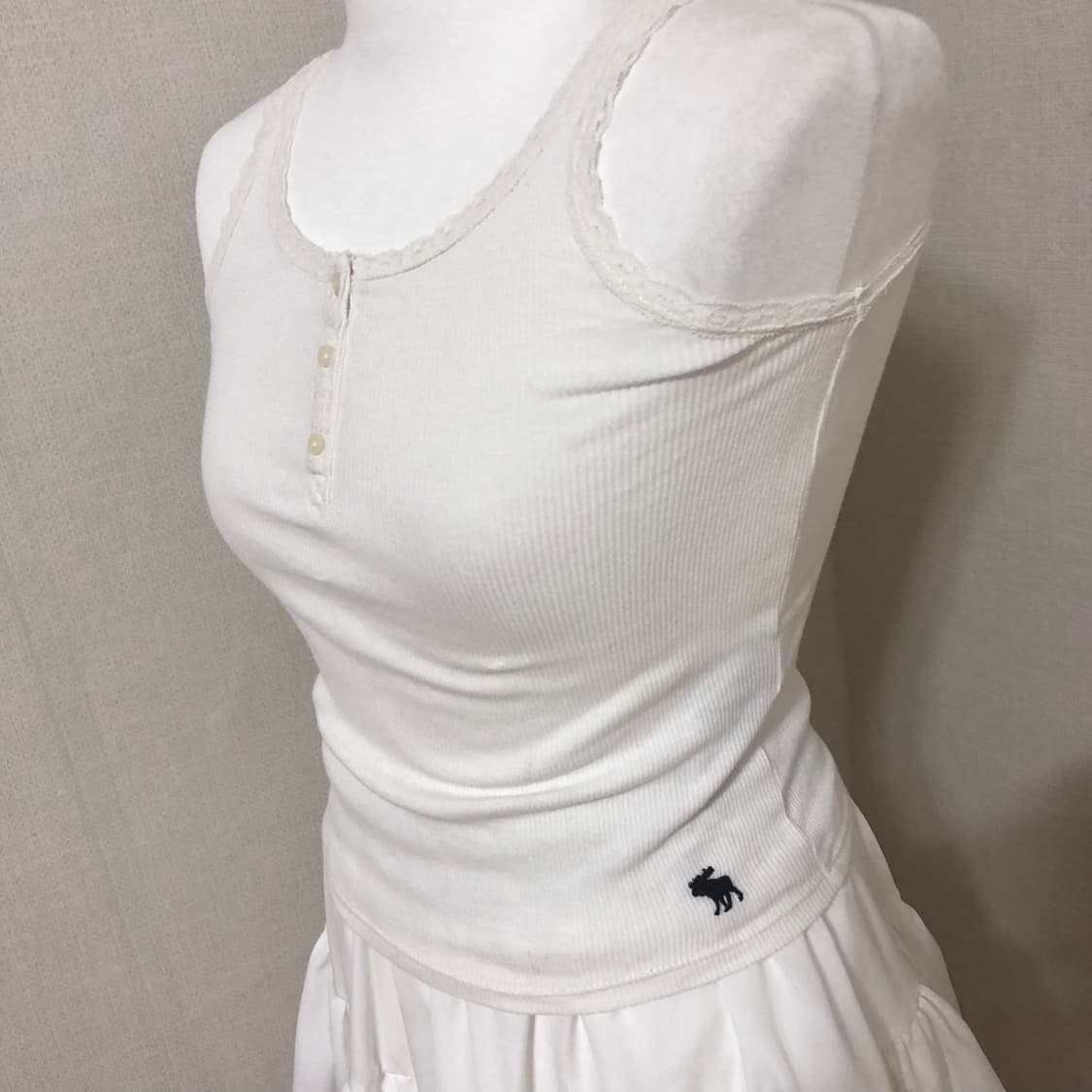 아베크롬비 화이트 헨리넥 슬리브나시 상품이미지2