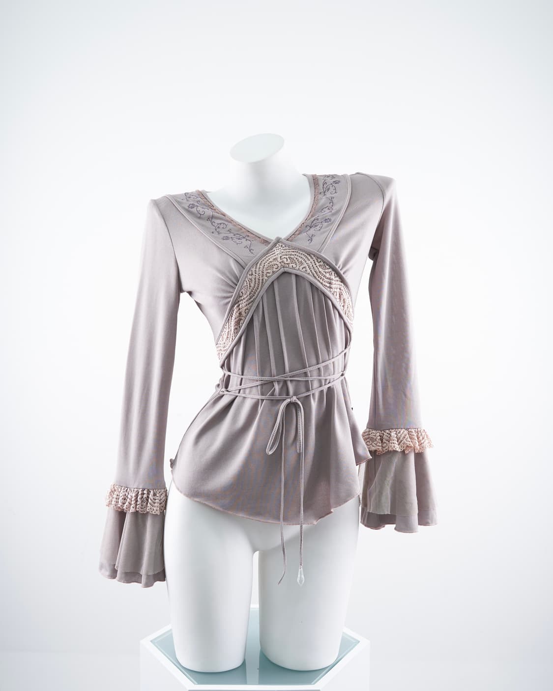 Ozz Oneste 스트랩 레이스 디테일 긴팔슬리브리스 상품이미지1