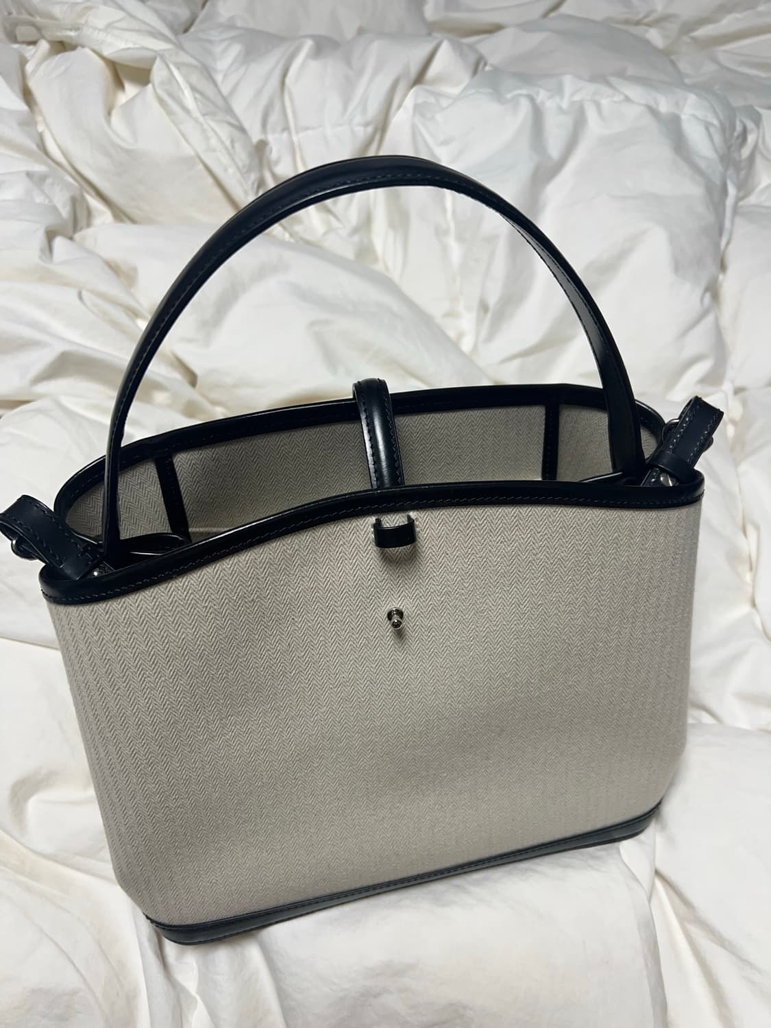 킨더살몬 레더트림드 캔버스 크로스 백 상품이미지1