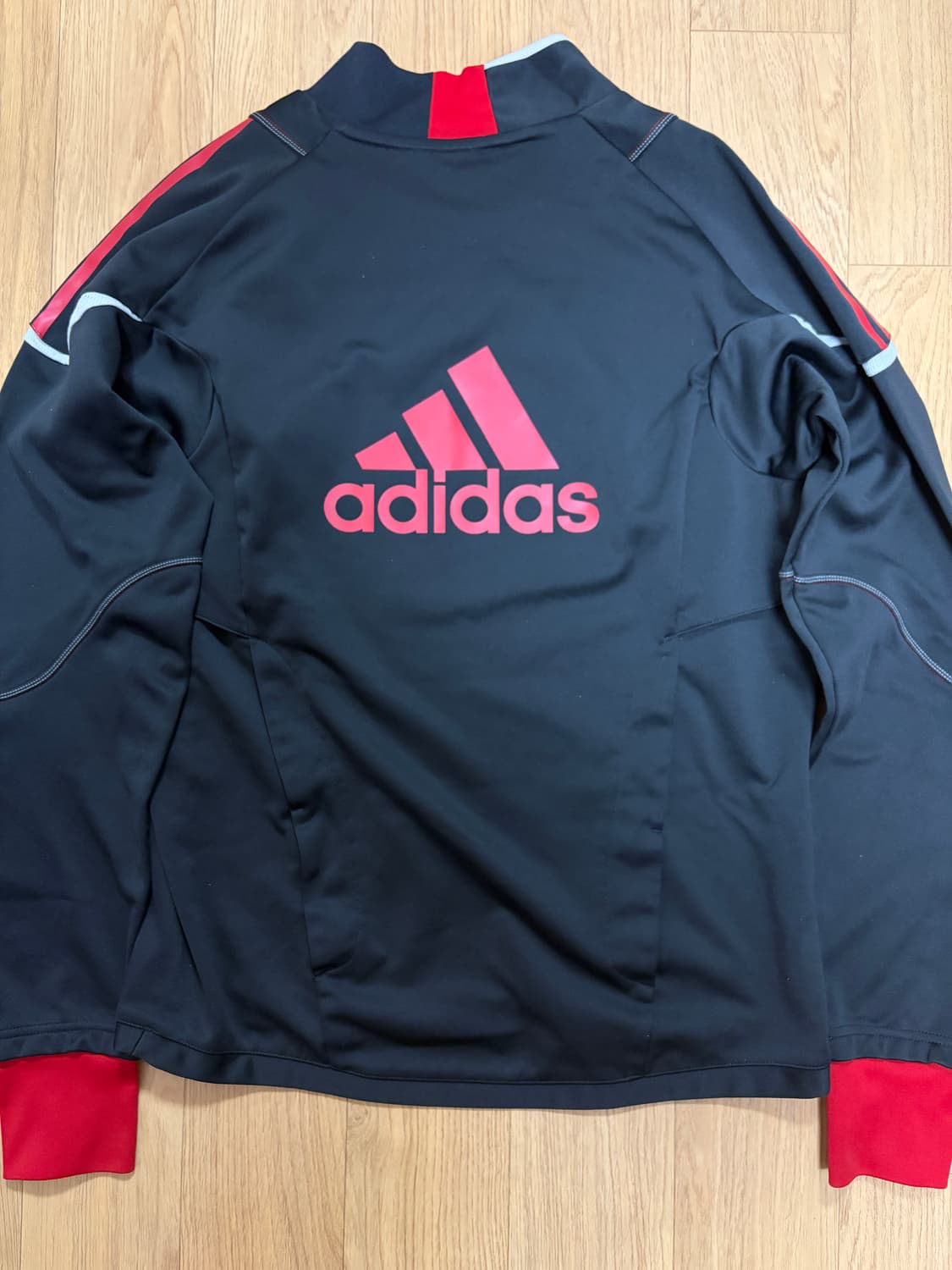 [100] 아디다스 리버풀 긴팔 트레이닝 상의 상품이미지4