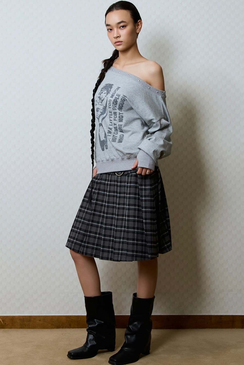 러브이즈투르 GT ONE SHOULDER SWEATSHIRY 상품이미지2