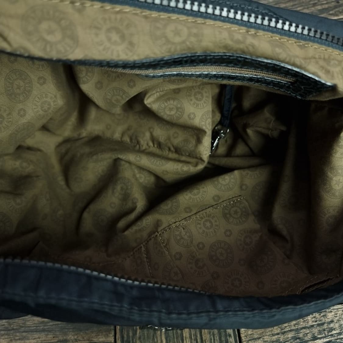 [키플링] Y2K 빈티지 에나멜 레더 도킹 나일론 숄더백 M20054 상품이미지6