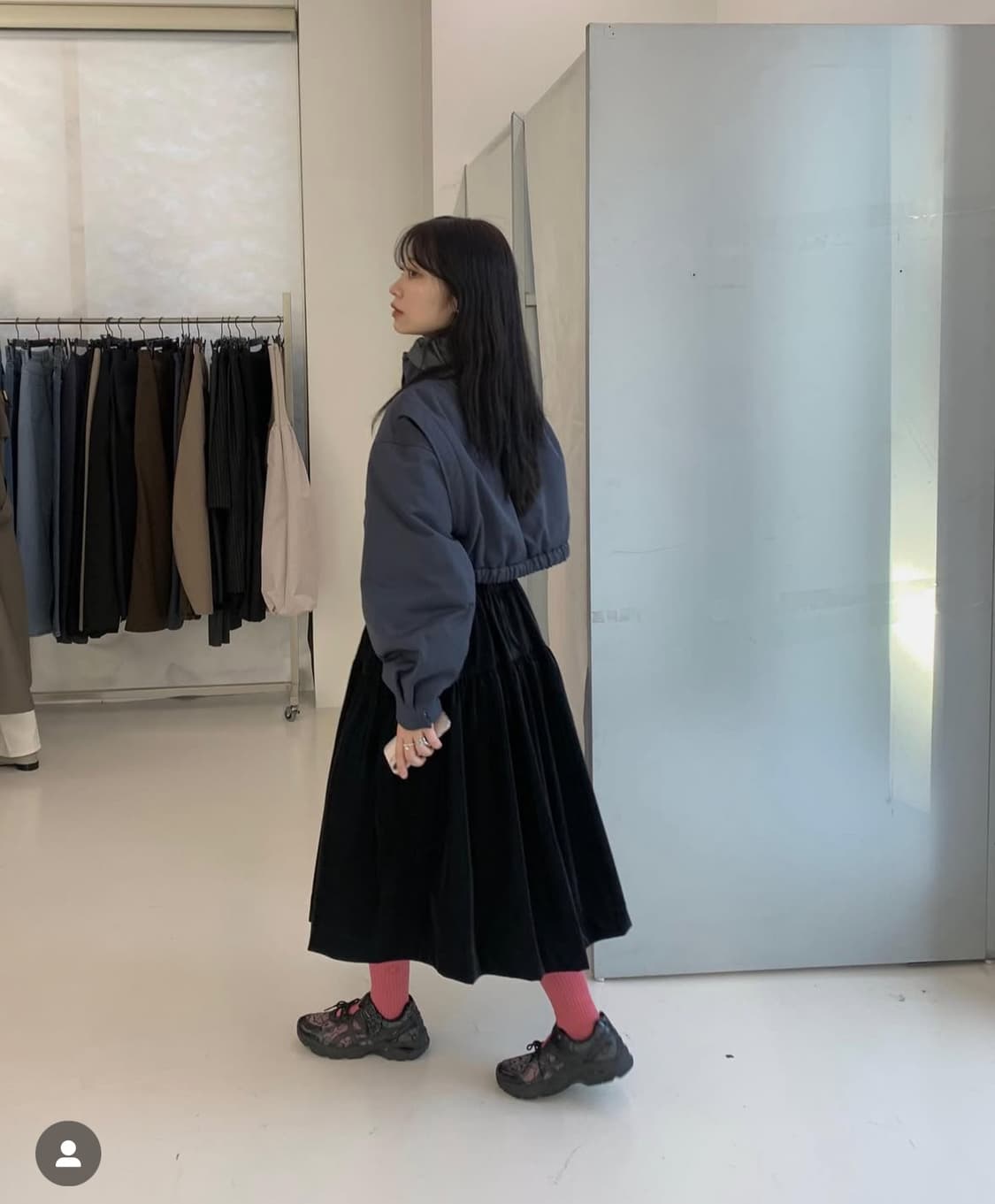 아모멘토 크롭 패딩 점퍼 다크네이비 상품이미지1