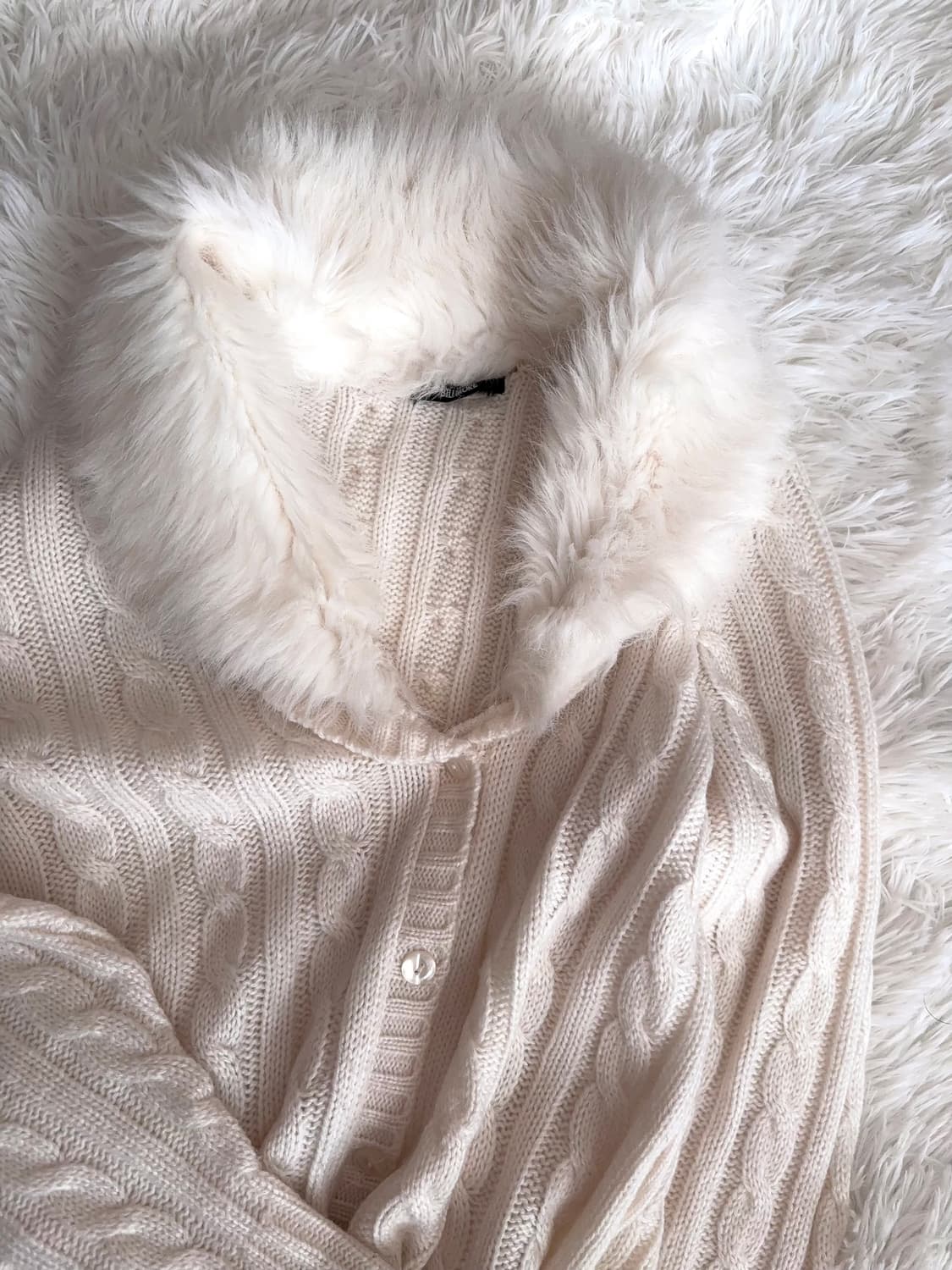 달천깔 아이보리 퍼 카라 케이블 니트가디건 (착샷o) 상품이미지1