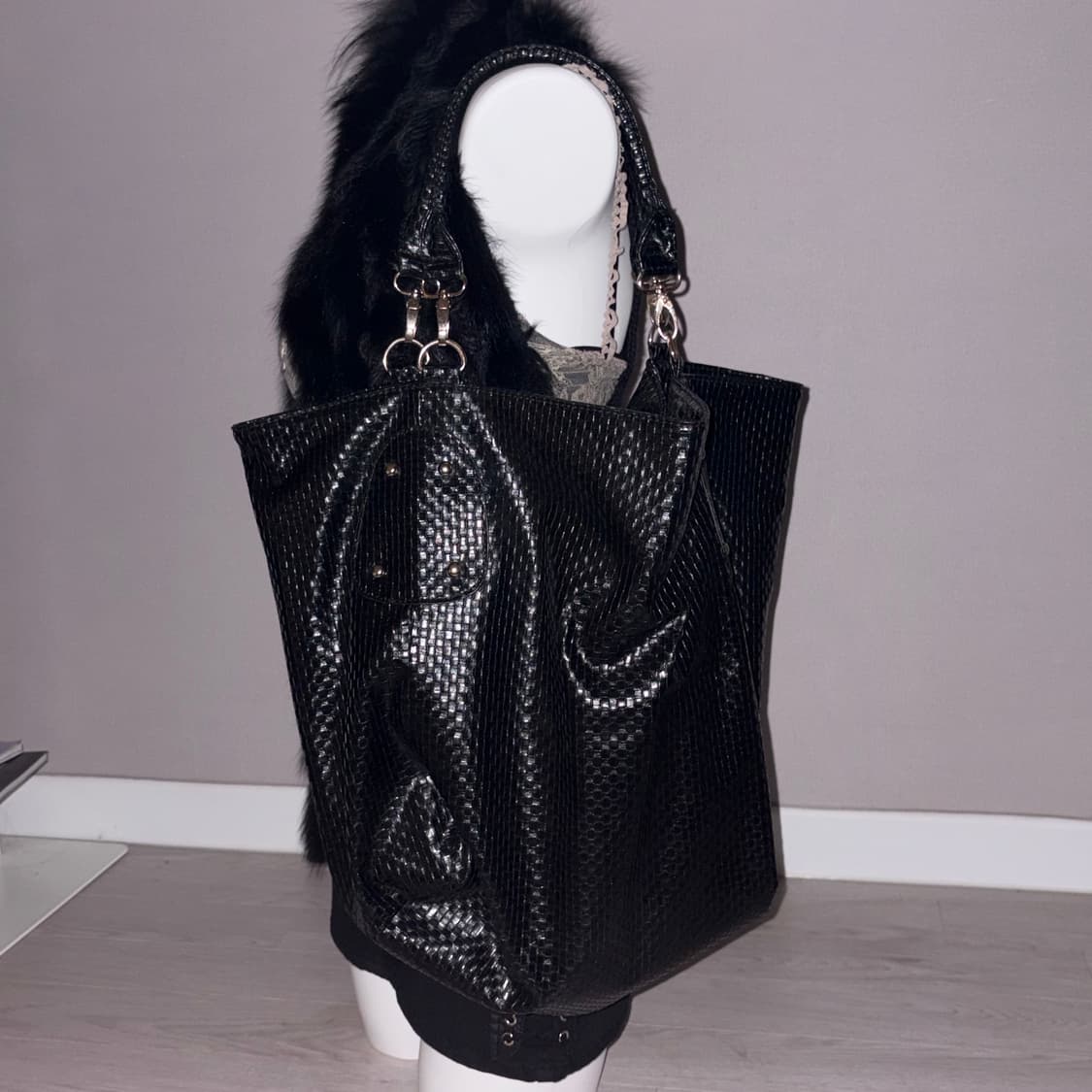 BIG BUDDHA Textured Big Shoulder Bag 상품이미지1