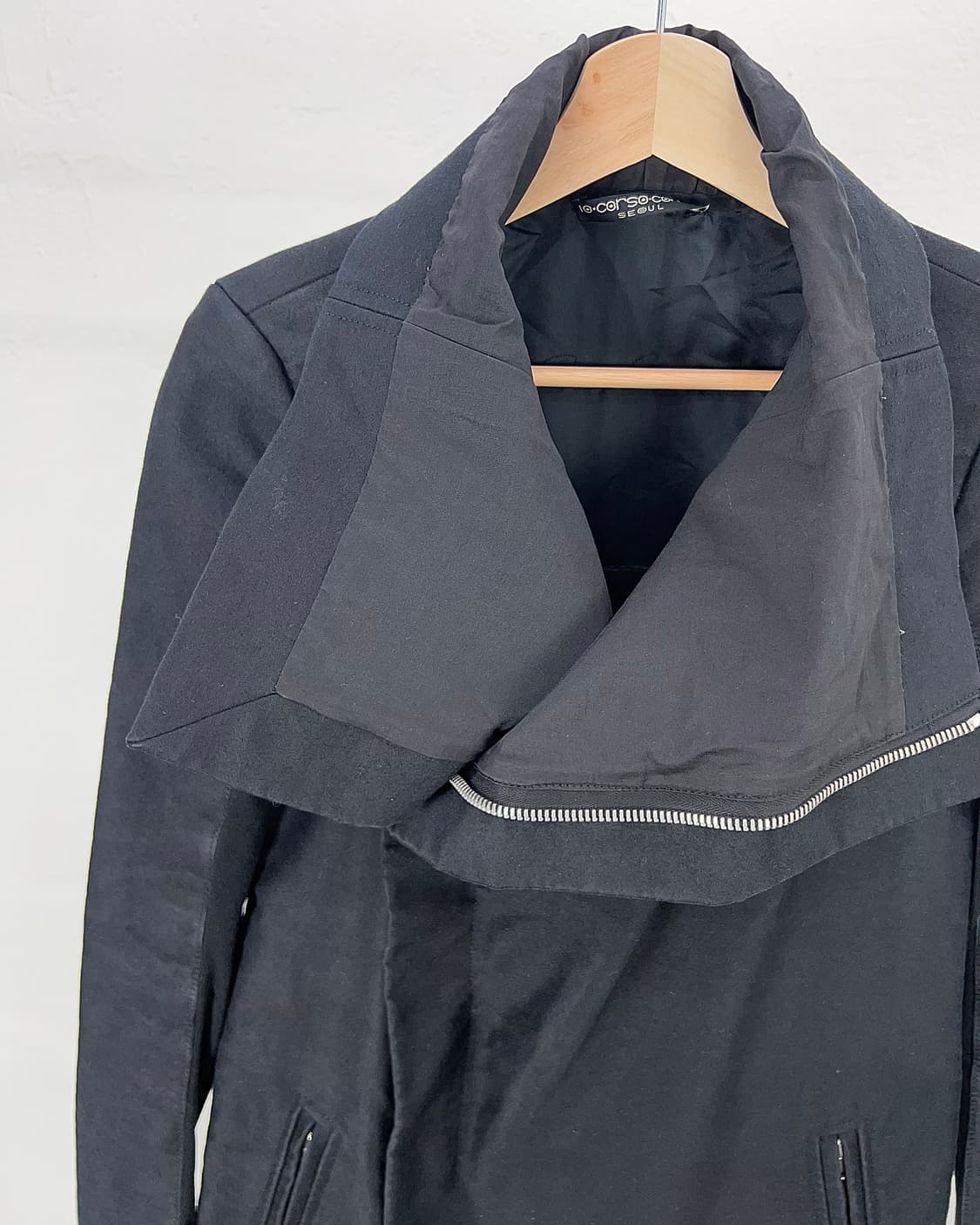 릭 오웬스 09fw 블랙 언발란스 사선 풀 집업 코트 상품이미지3