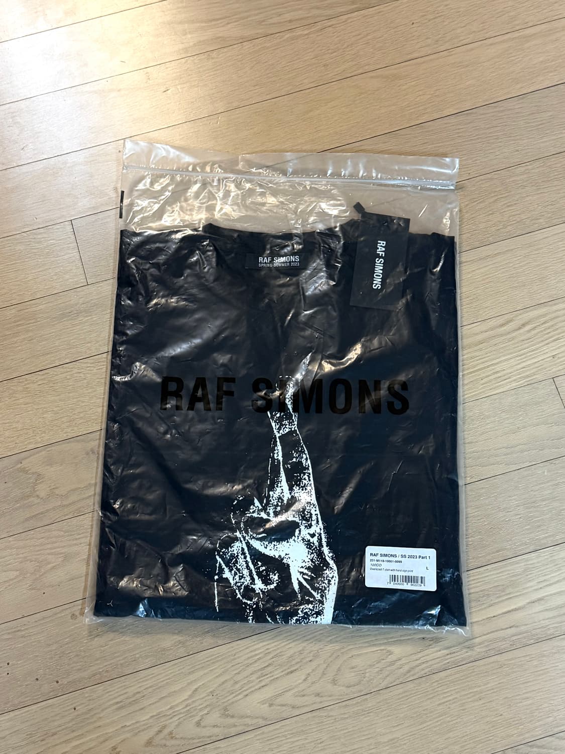 라프시몬스 핸드 사인 프린팅 티셔츠 상품이미지2