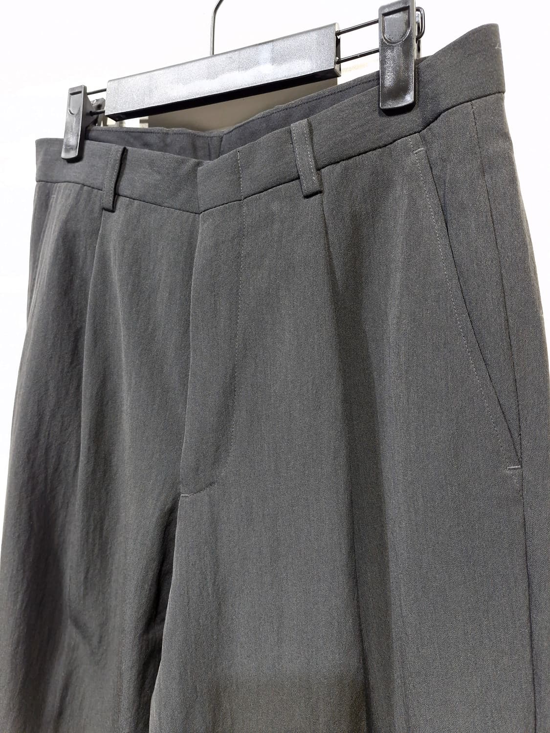 C.P 컴퍼니 원턱 슬랙스 차콜(30) 상품이미지3