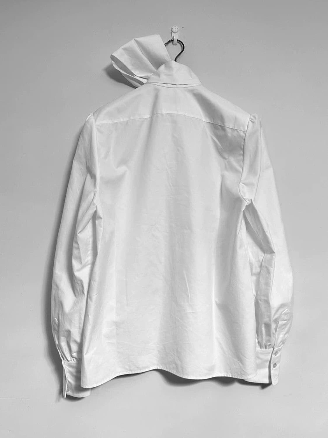 [투어스 착용] 생로랑 23AW 보우 타이 셔츠 상품이미지5