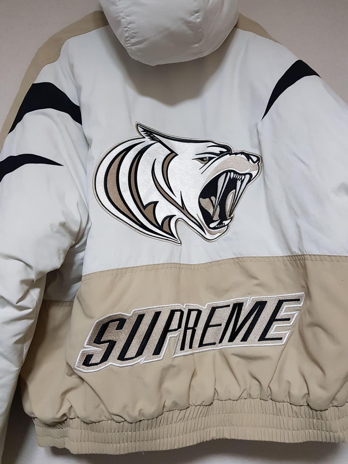 슈프림 와일드캣 사이드라인 퍼퍼 자켓 23FW 상품이미지4