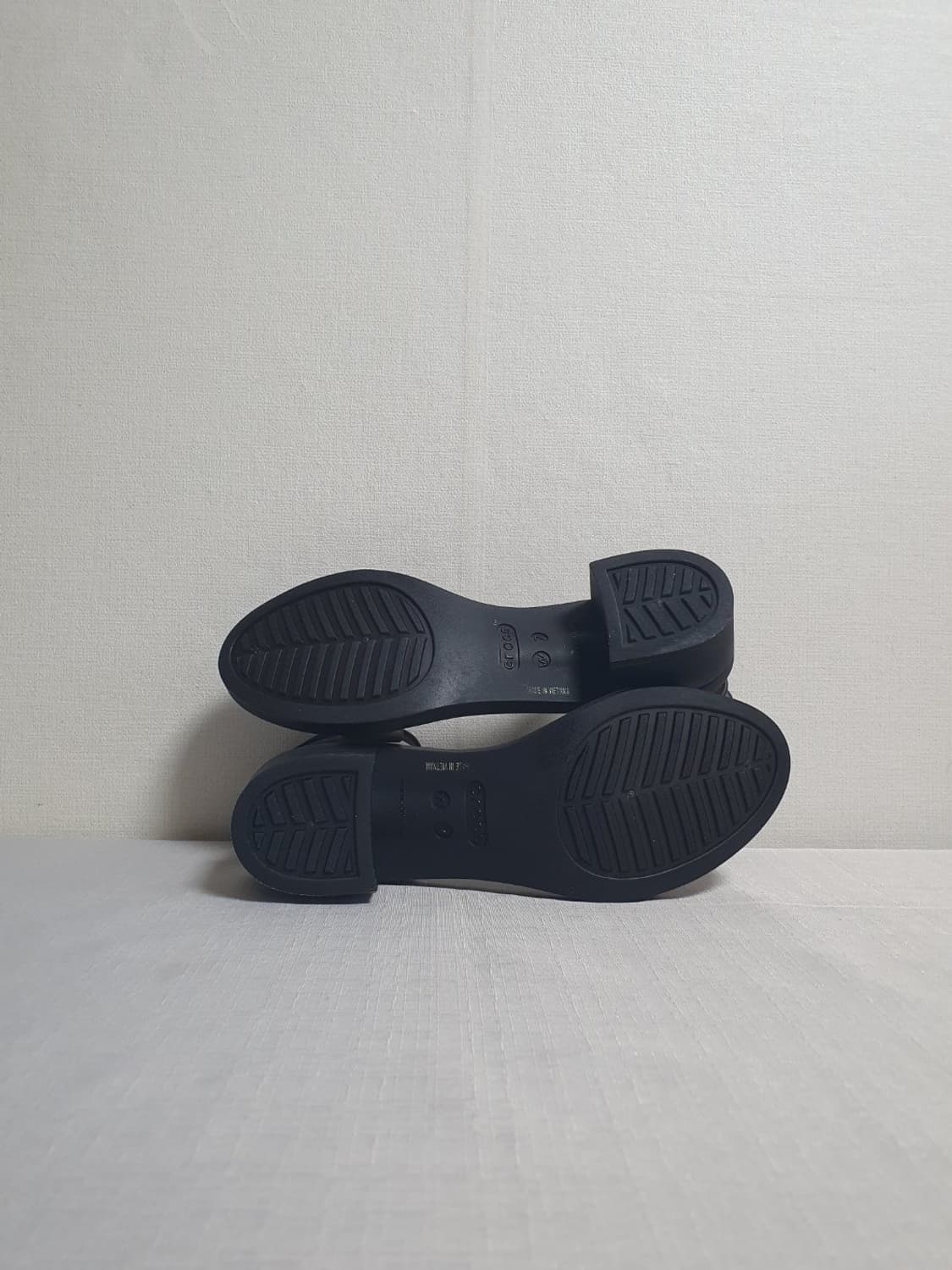 크록스 이자벨라 블록힐 샌들 청키 클리어 블랙 240mm 상품이미지8