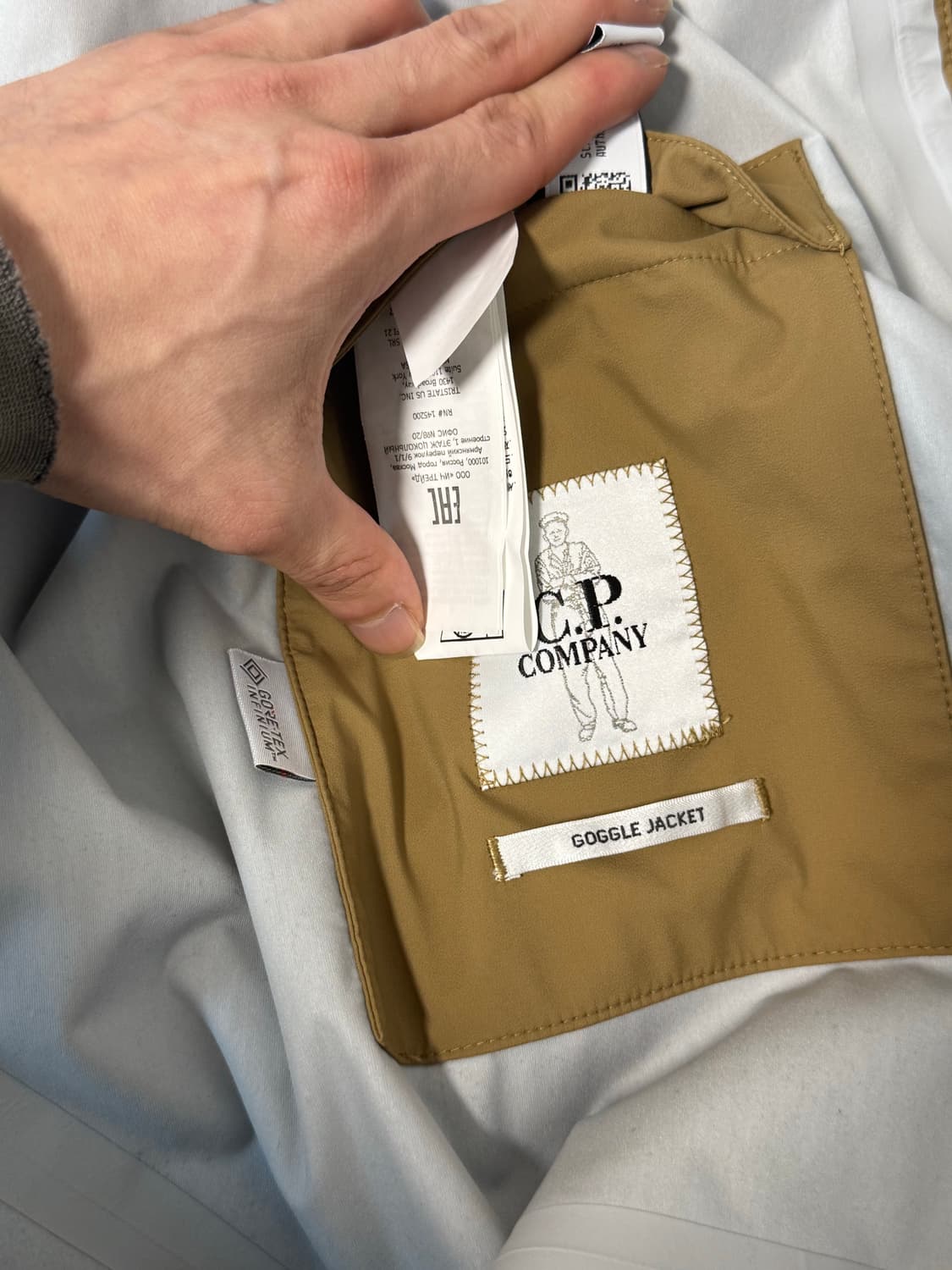 Cp company 씨피컴퍼니 인피니움 고어텍스 피쉬테일 야상 상품이미지5