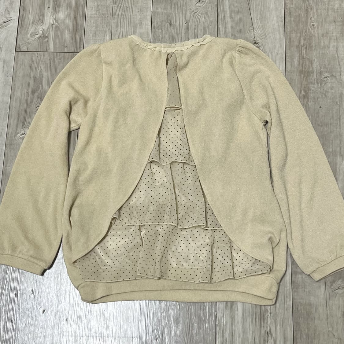 엑시즈팜 프릴 도트 니트 티셔츠 상품이미지2