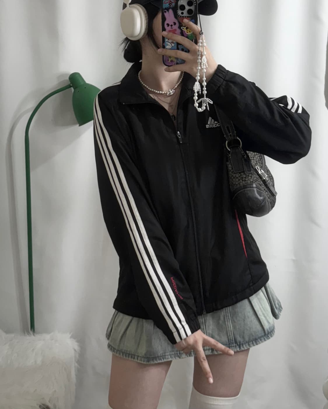 아디다스 블랙 & 레드 오버핏 바람막이 상품이미지3