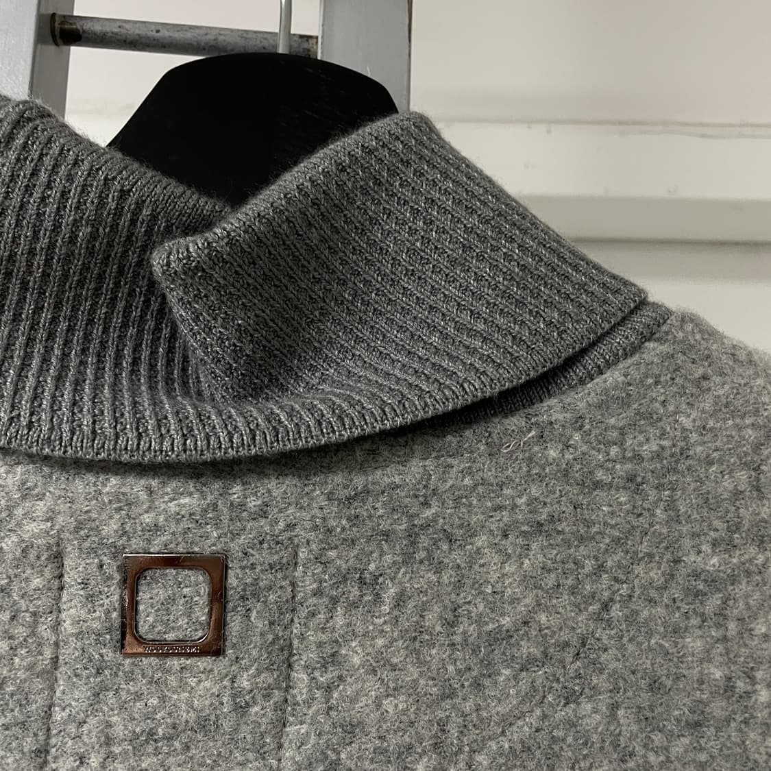 우영미 목폴라 니트 그레이 46 상품이미지4