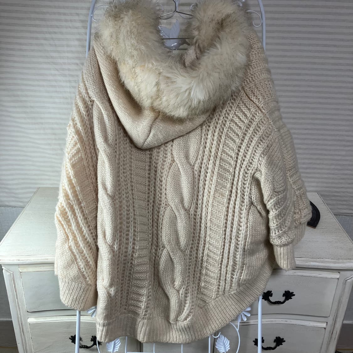 datura 아이보리 퍼 후드 케이프 상품이미지6