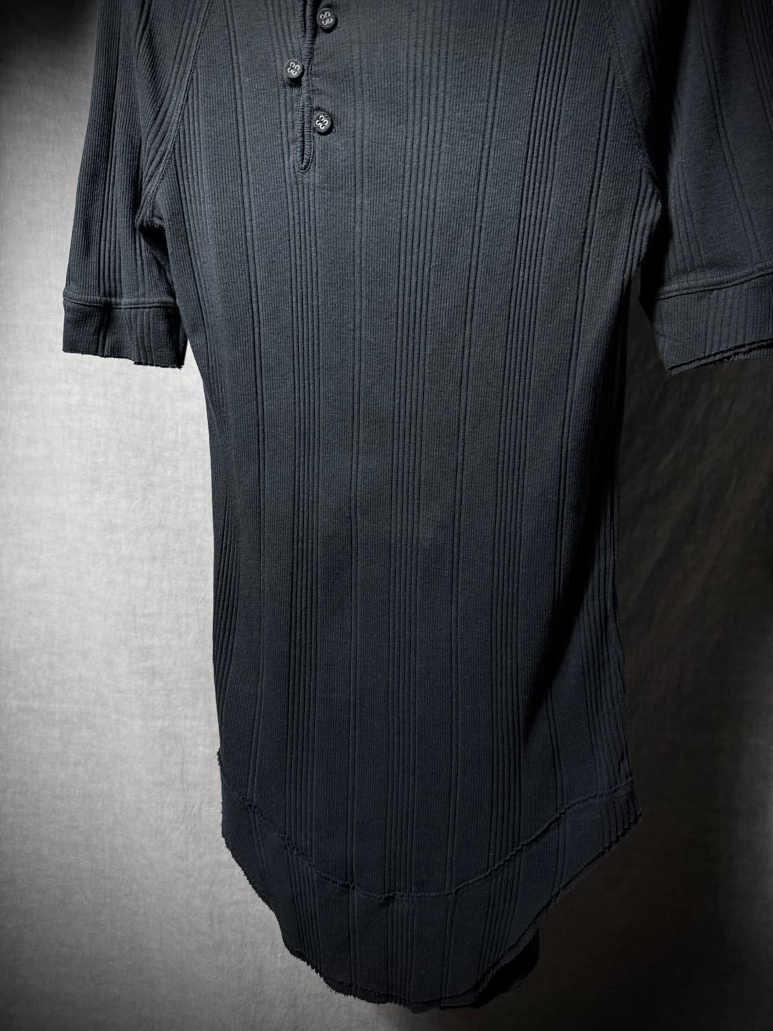 Aleksandr Manamis Asymmetric Henley Neck 상품이미지5