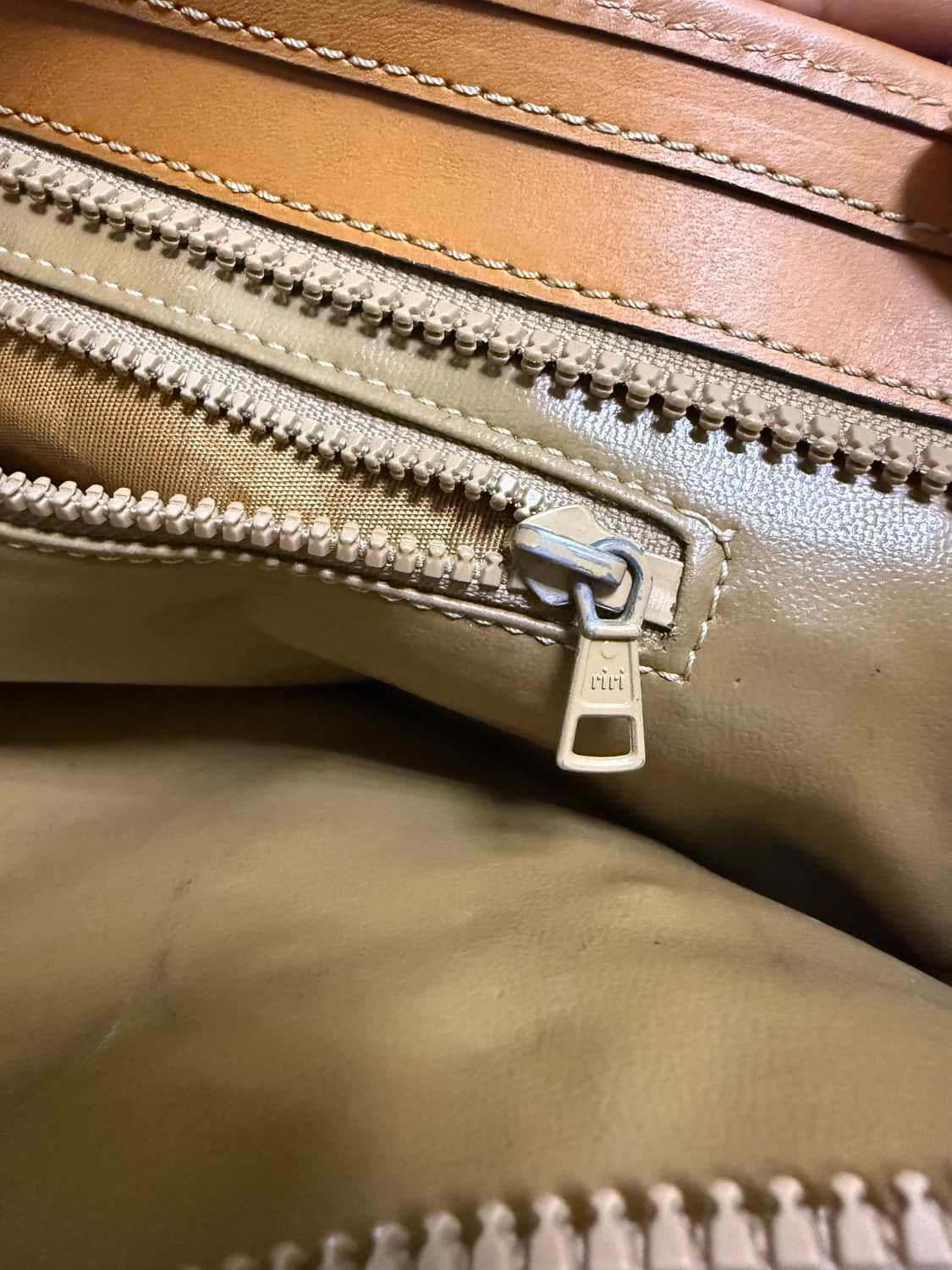 셀린느 마카담 숄더백 상품이미지5