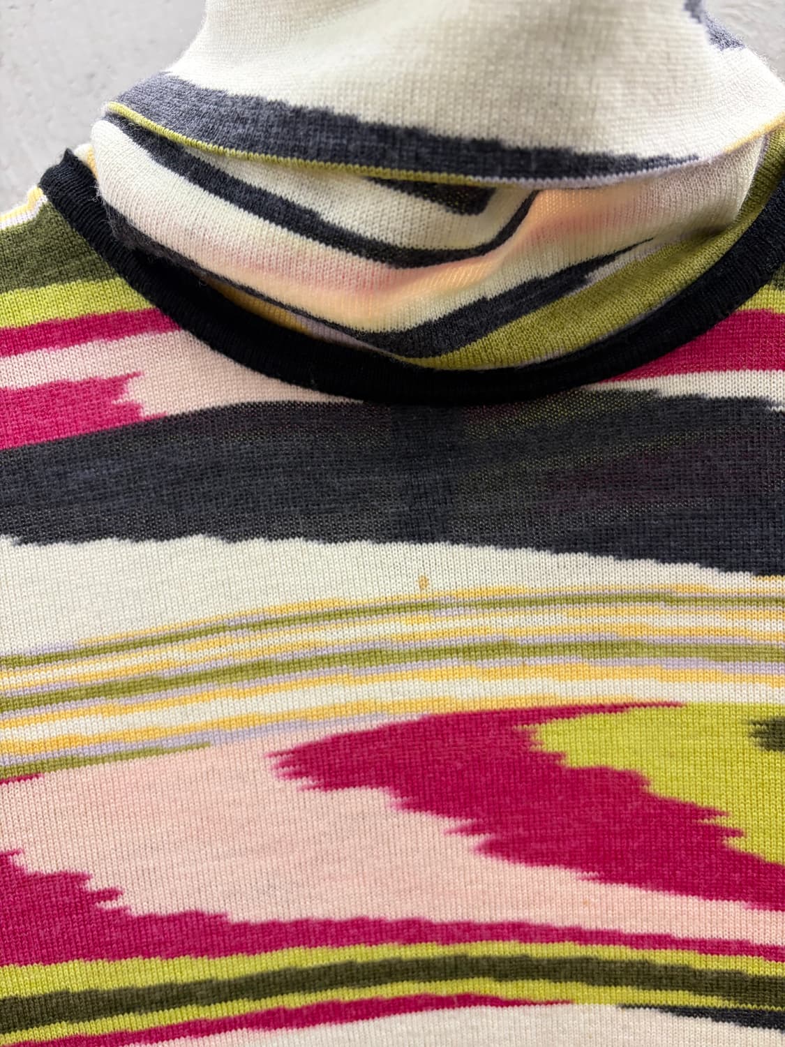 미쏘니 컬러풀 패턴 터틀넥 긴팔 티셔츠  상품이미지7