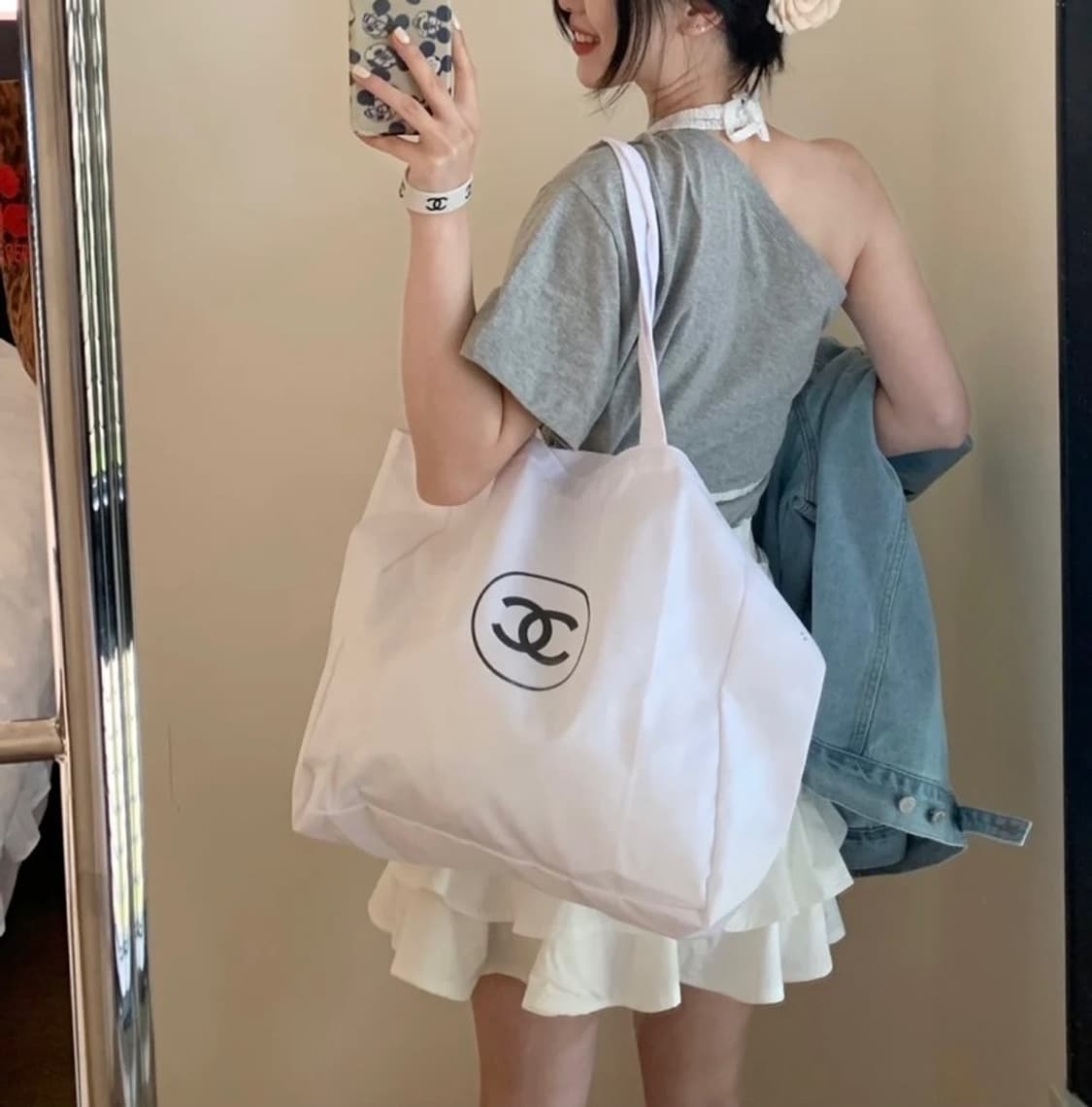 샤넬 뷰티 cc 로고 에코백 화이트 상품이미지3