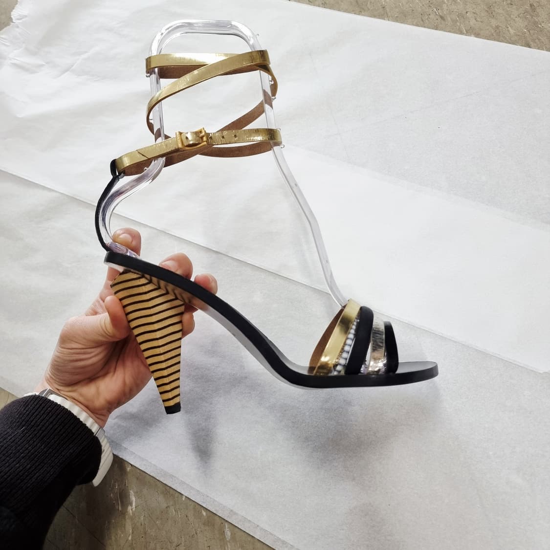 펜디 FENDI 하이힐 샌들 구두 슈즈 스트랩 오픈토힐 (240/37) 상품이미지4