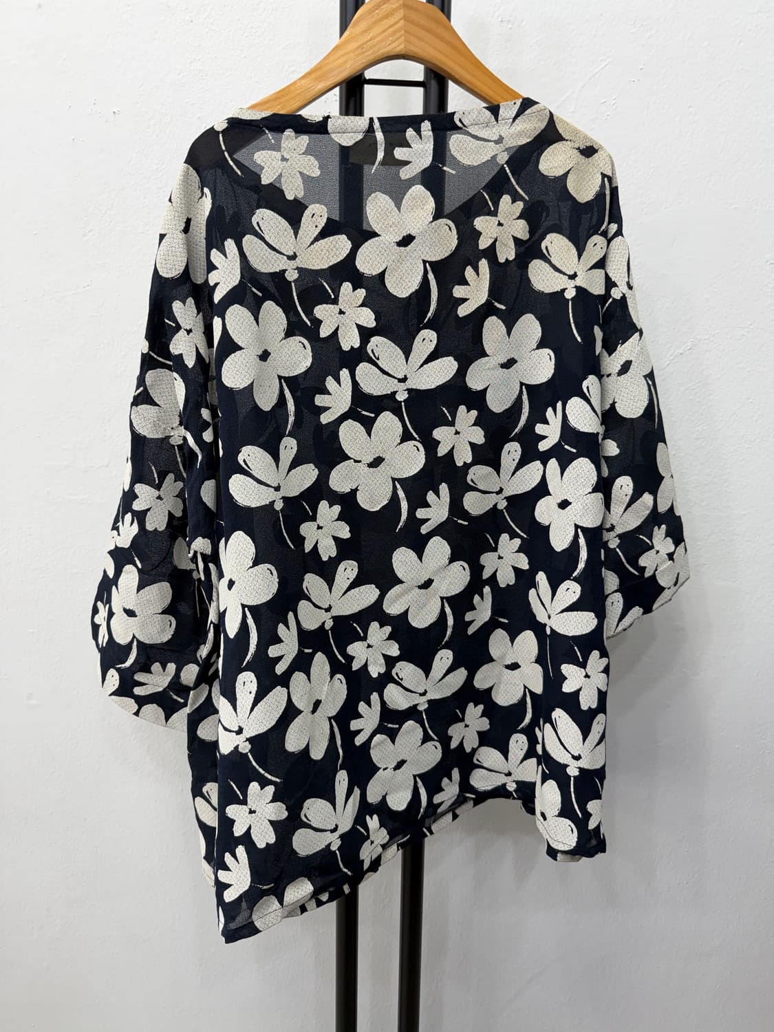 정품) 마르니 오버핏 플라워 프린트 블랙 블라우스 40 상품이미지4