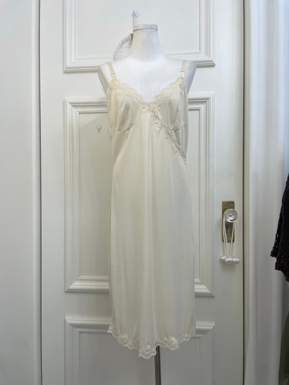 coral ivory lace trim side slit slip 상품이미지1