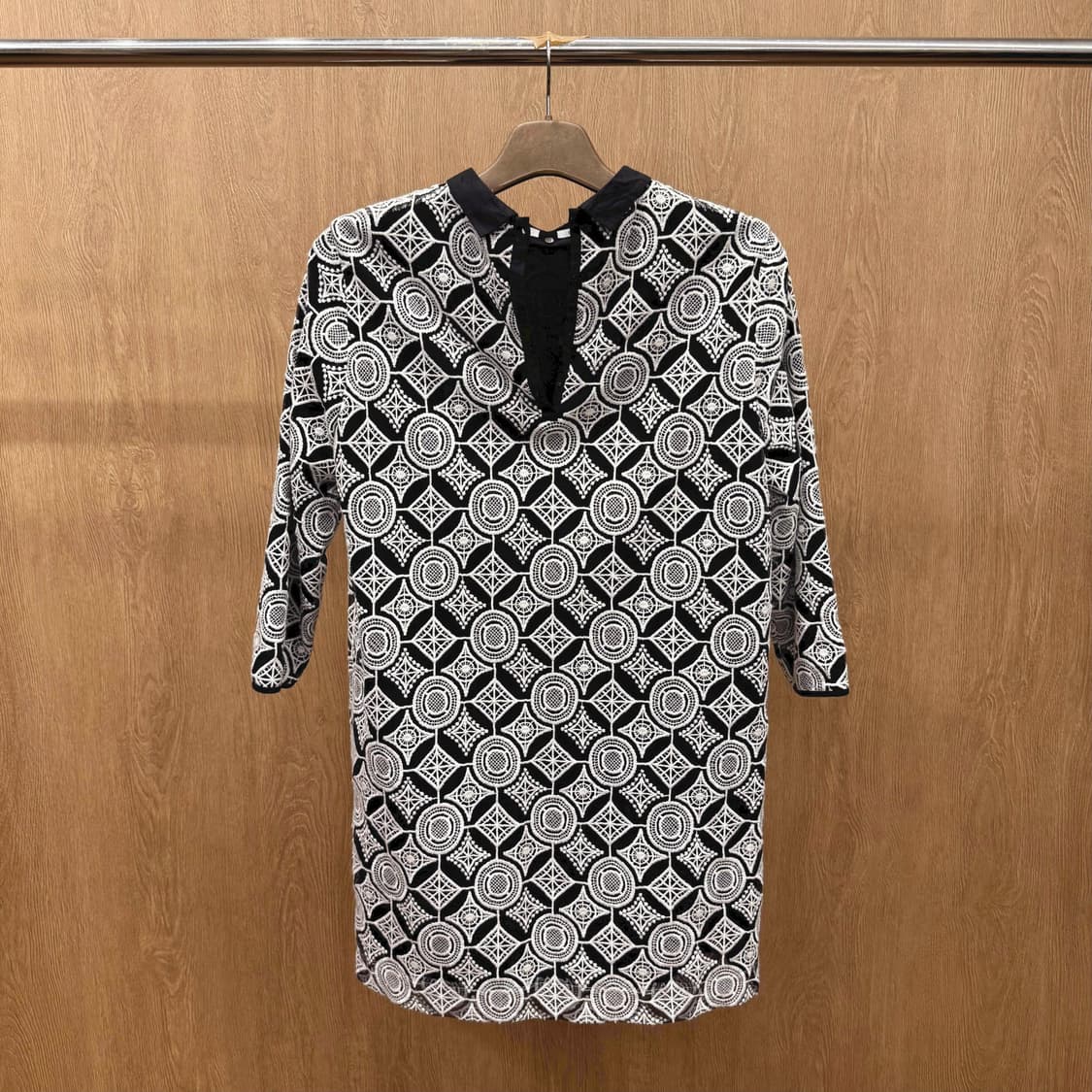 폴스미스 미니 원피스 기하학 자수 레이스 패턴 디테일 블랙 배색 상품이미지2