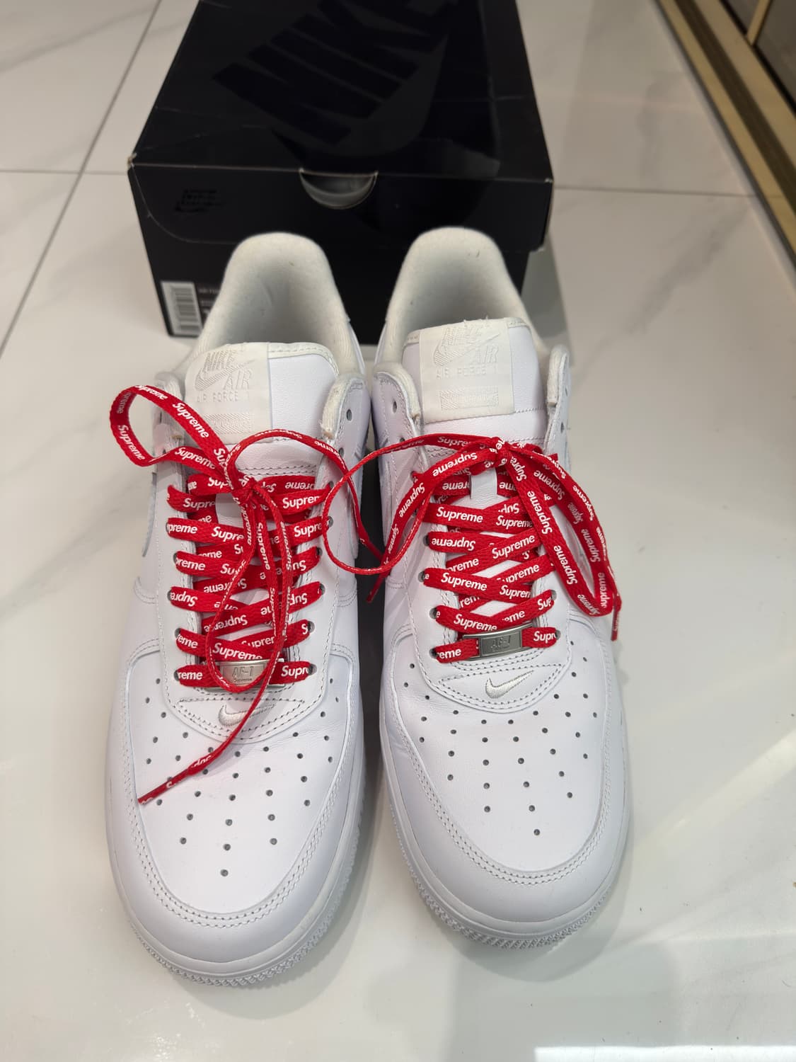 [285] 나이키 x 슈프림 에어포스 1 로우 화이트 상품이미지1