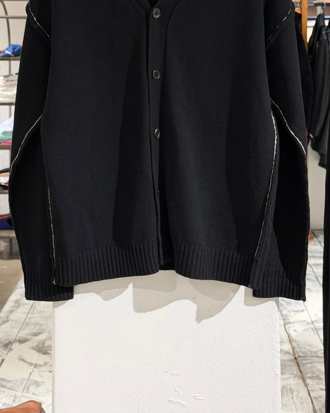 토니웩 블랙 콘트라스팅 캐시미어 브이넥 가디건 상품이미지5