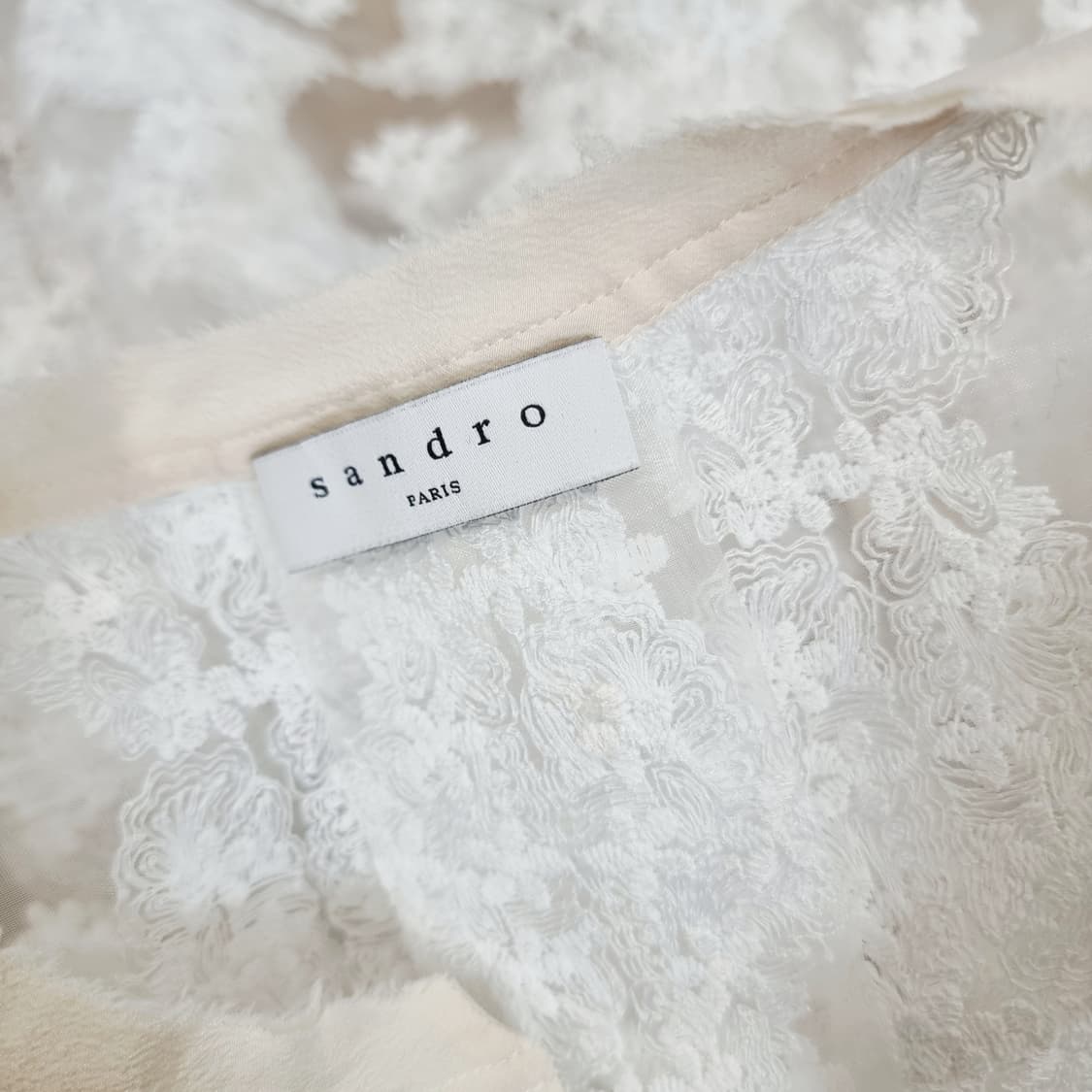 안팔렸으면 하는 마음으로 올리는 산드로 레이스자수 시스루 블라우스 상품이미지9