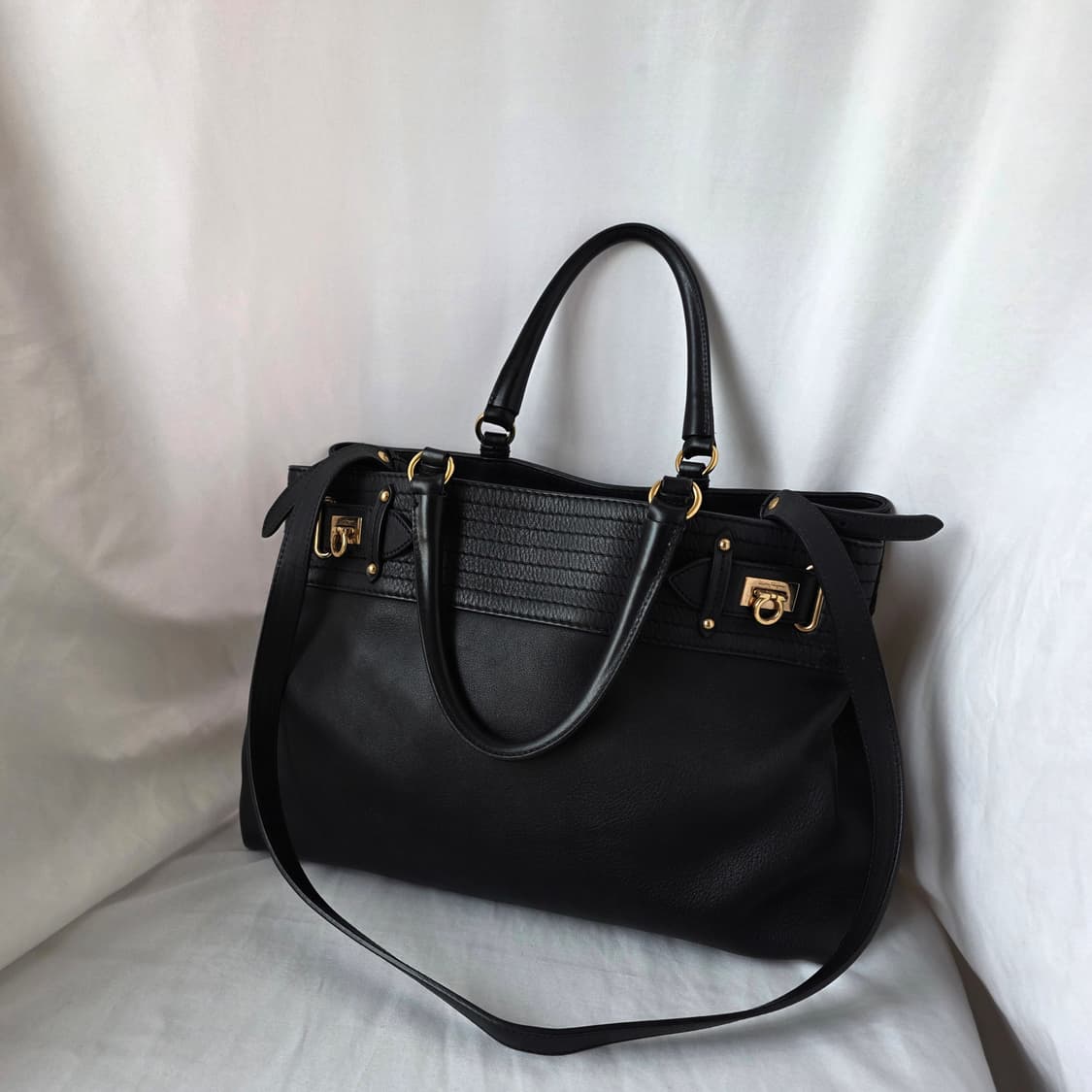 [정품] 페레가모 간치니 락버클 여성 숄더백 토트백 크로스백 상품이미지1