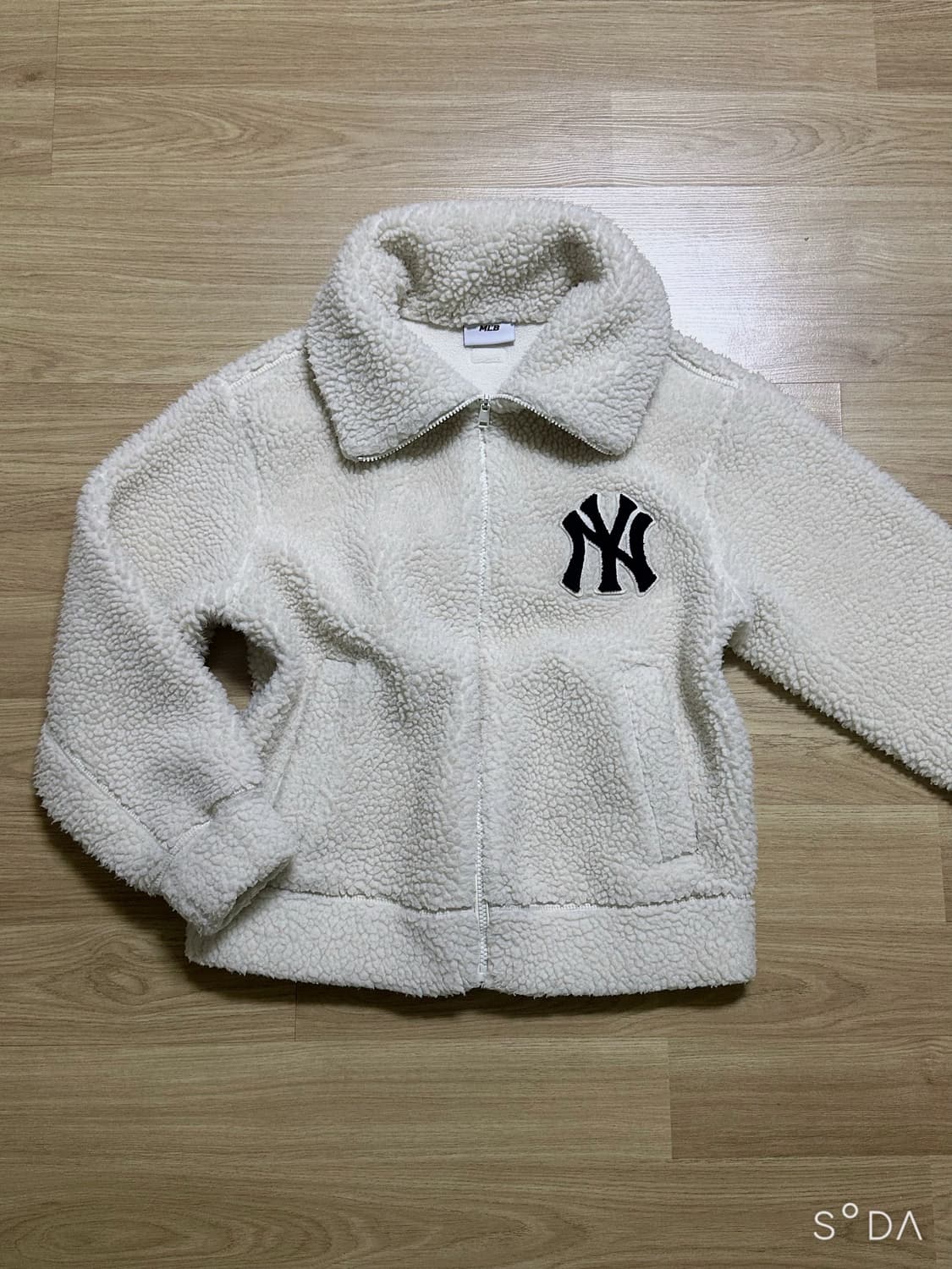 엠엘비 MLB 아이보리 왕 귀욤 뽀글이 자켓 (여성) 이코 솜빈티지 어항 상품이미지1